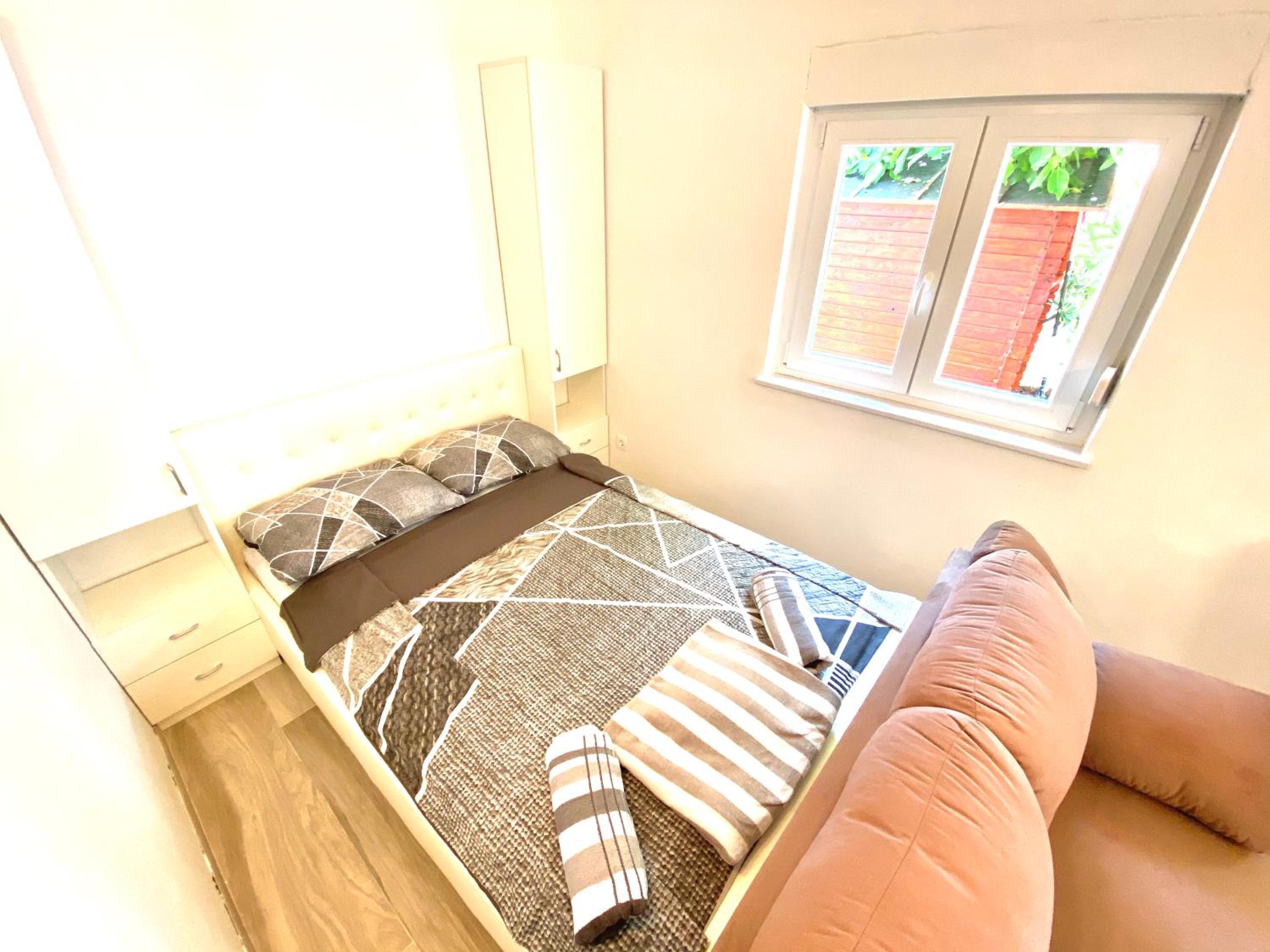LOKY - sunny studio house 150m from sea with pool view 5