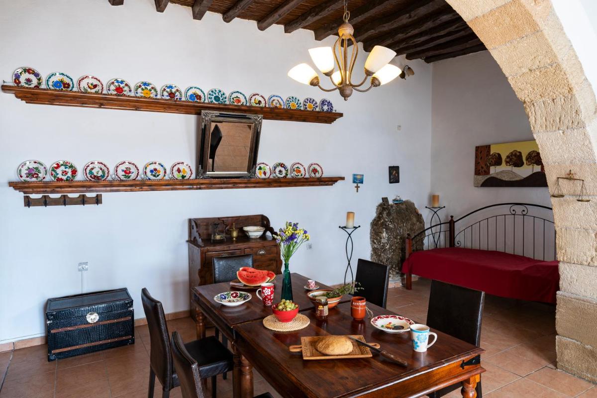 1900's traditional house in Asklipio photo 3