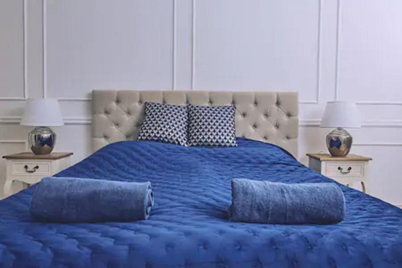 dFive New Stylish Lux Apartment at the Centre view 4
