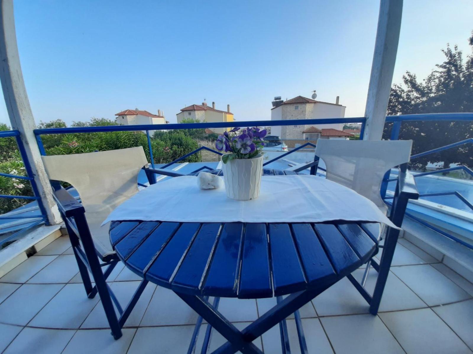 Wonderful house with private garden view 3