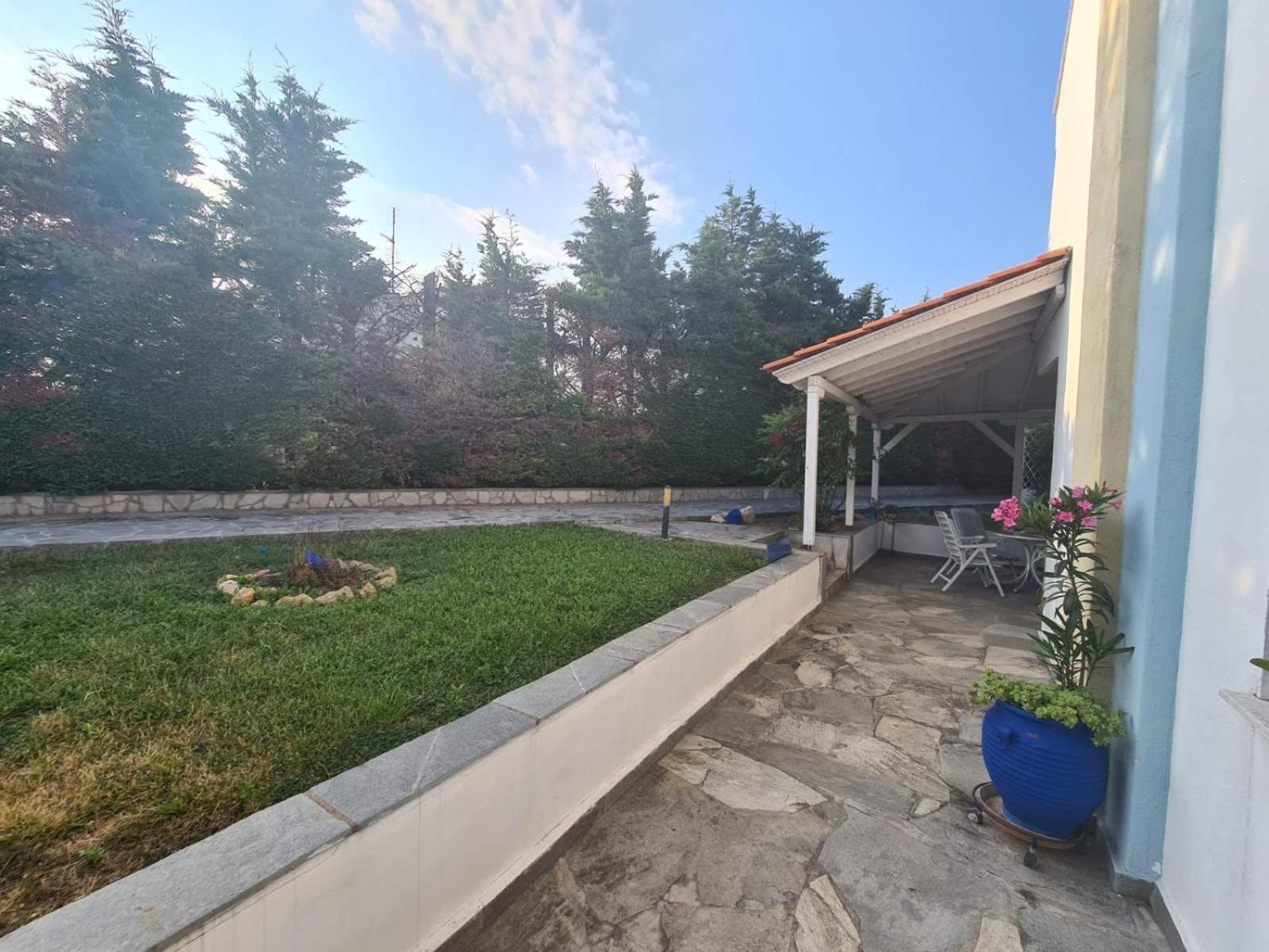 Wonderful house with private garden view 4