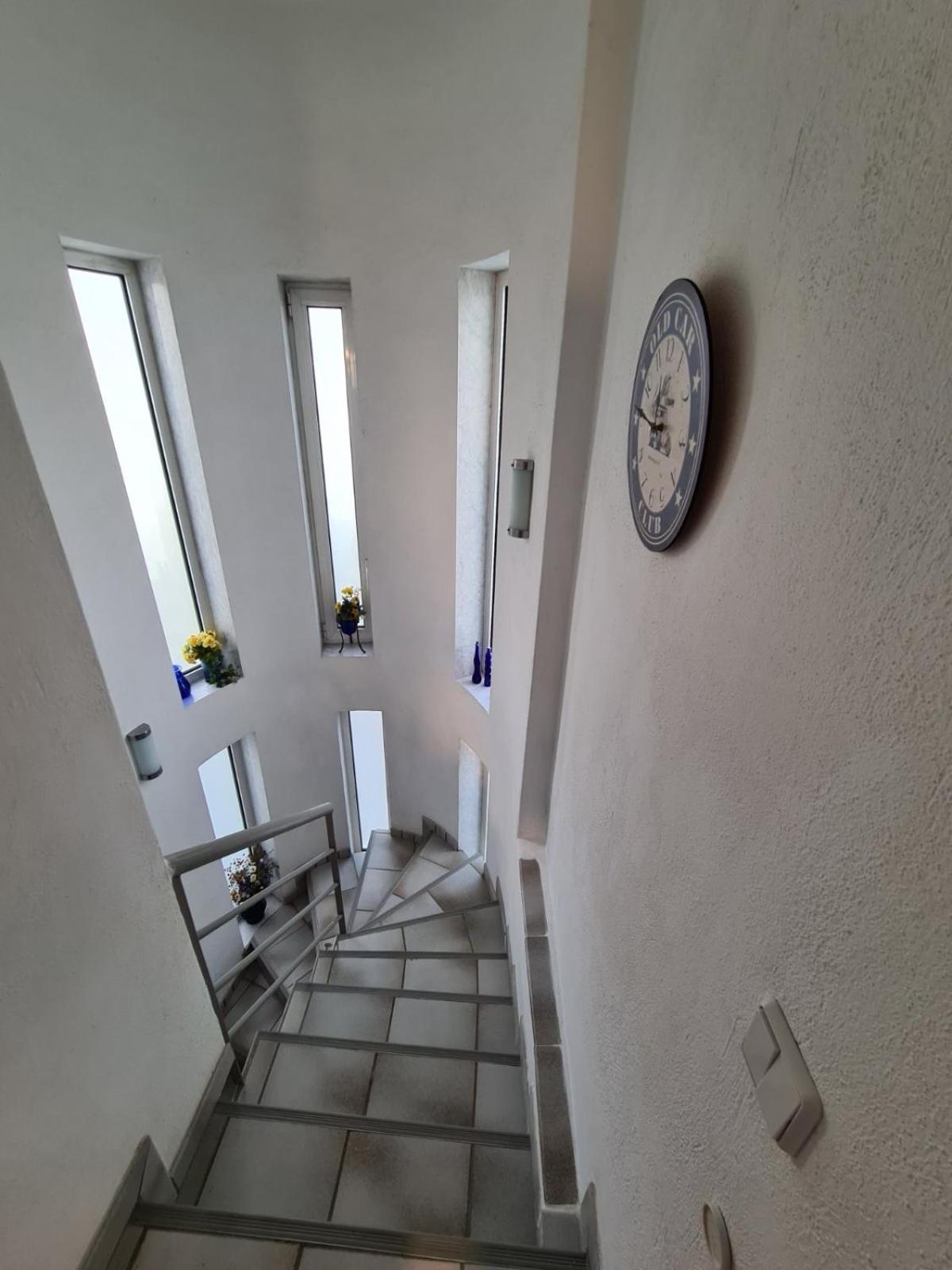 Wonderful house with private garden view 5