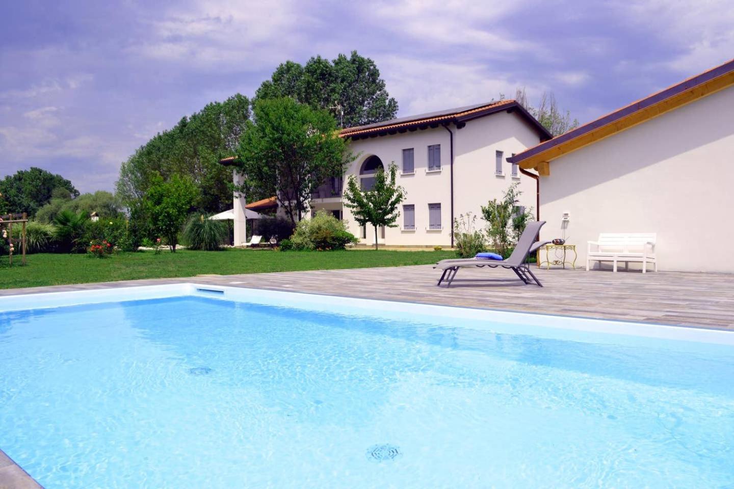 Pool & Garden Villa Lelia view 2