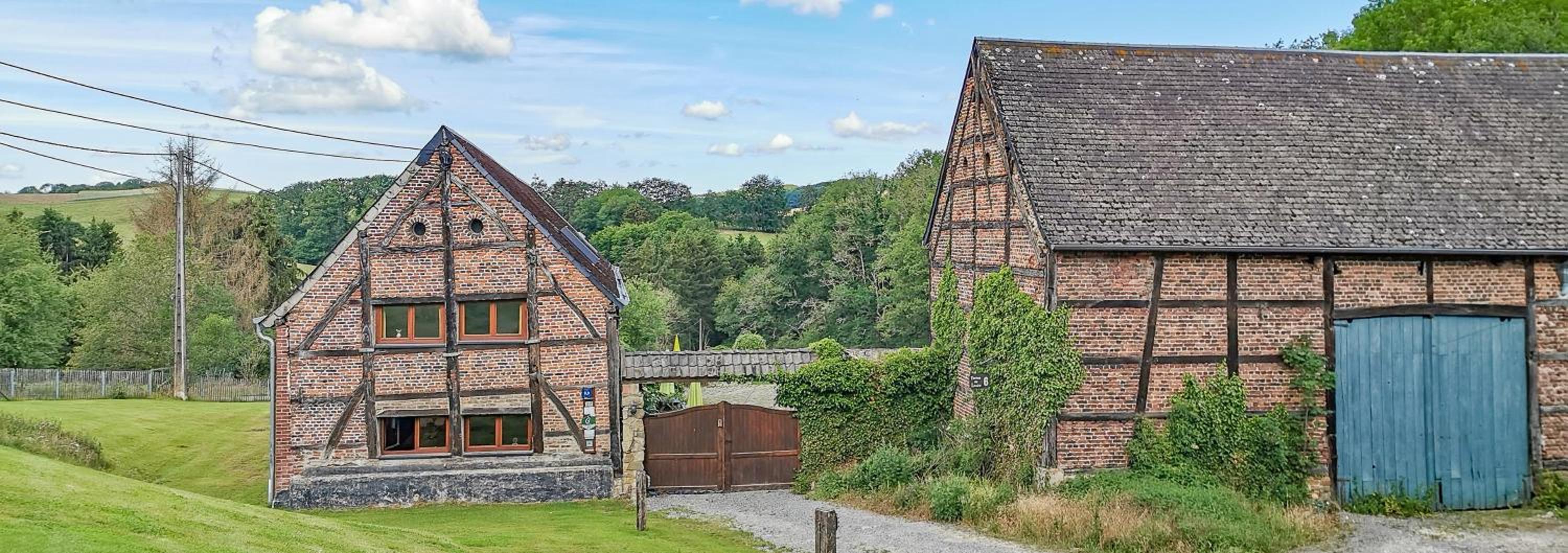 B&B Ferme de Leuze Rustieke Gîtes nabij Durbuy, eigen laadpalen