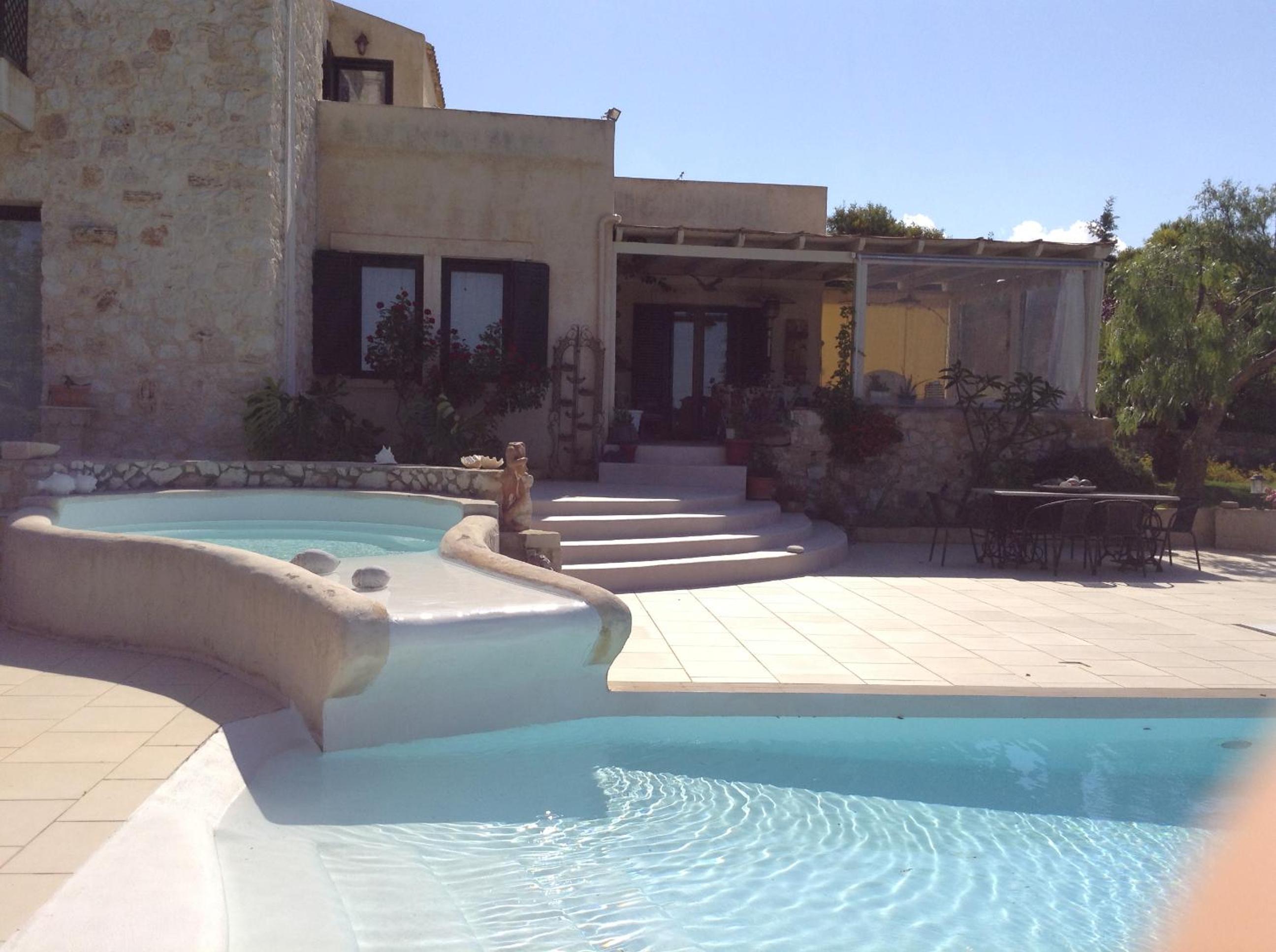 Olive House Traditional Villa with Pool photo 2