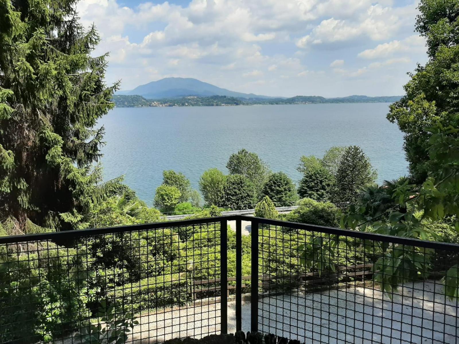 BMP APARTMENT GIOIOSA 1 terrazza vista Lago photo 4