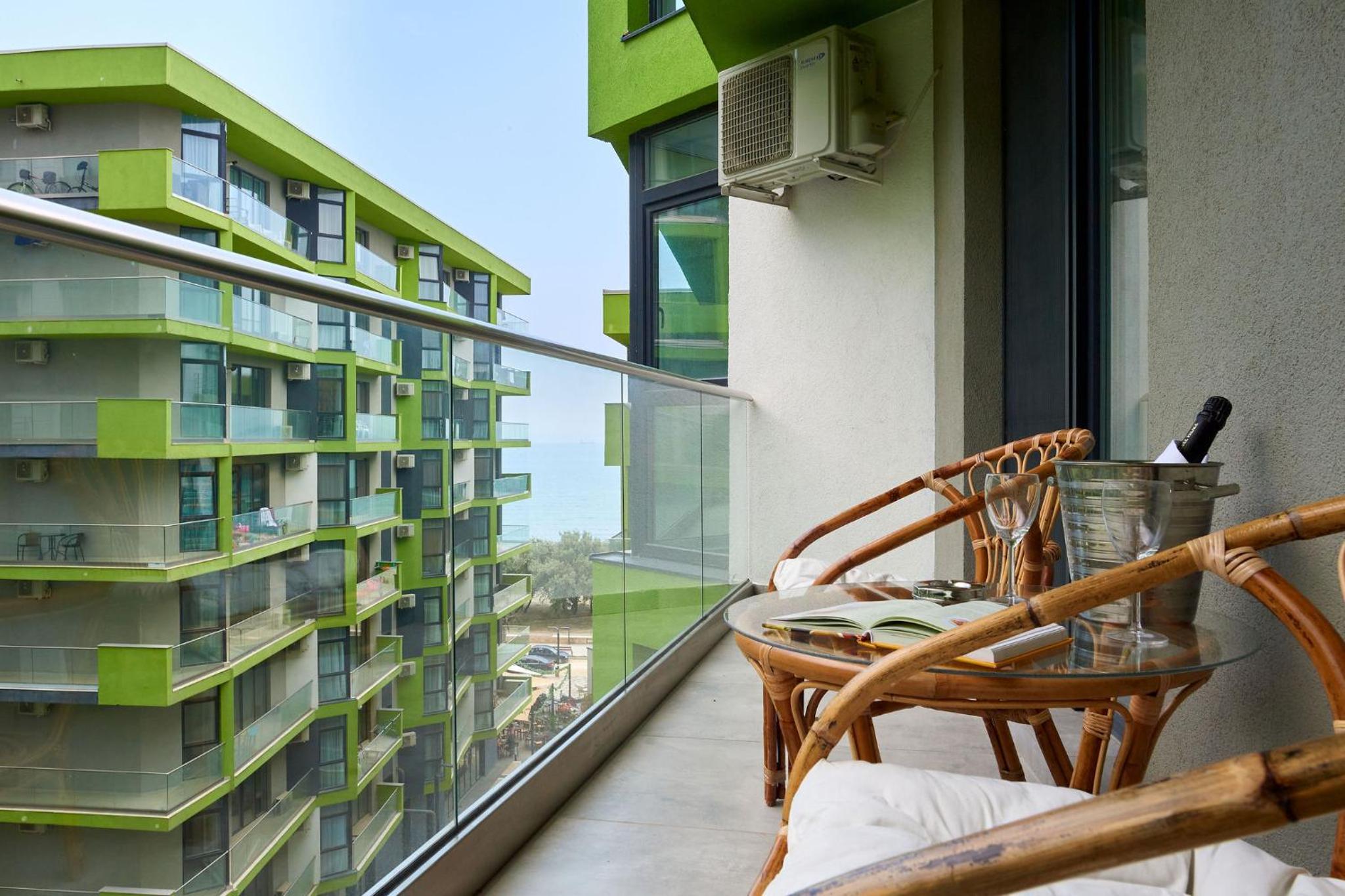Opal Luxury Apartment 91 Spa n Pool Beach resort view 4