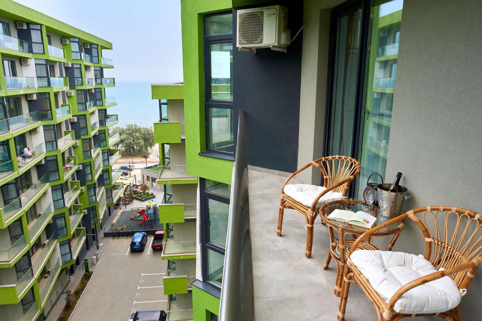 Opal Luxury Apartment 91 Spa n Pool Beach resort view 2