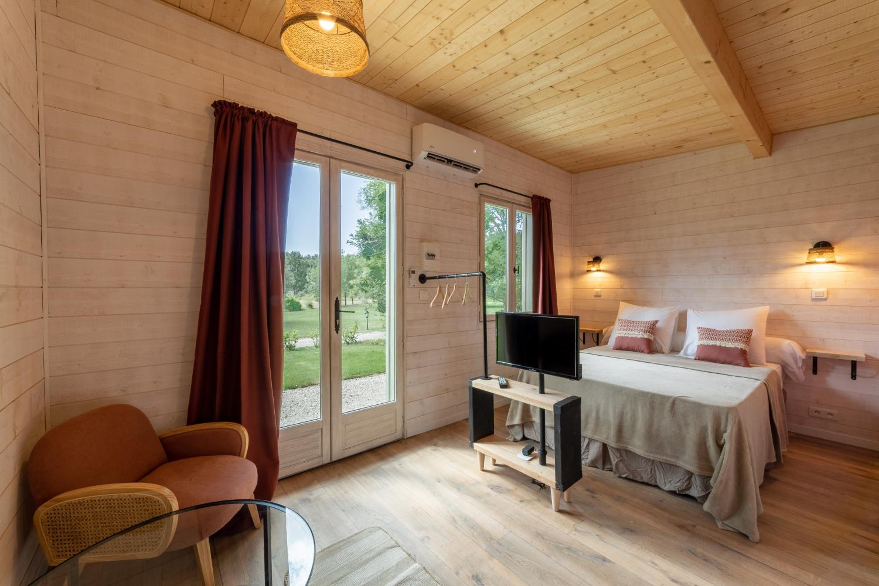 Le Mas des Cerisiers JACUZZI et SAUNA inclus pour tous les logements