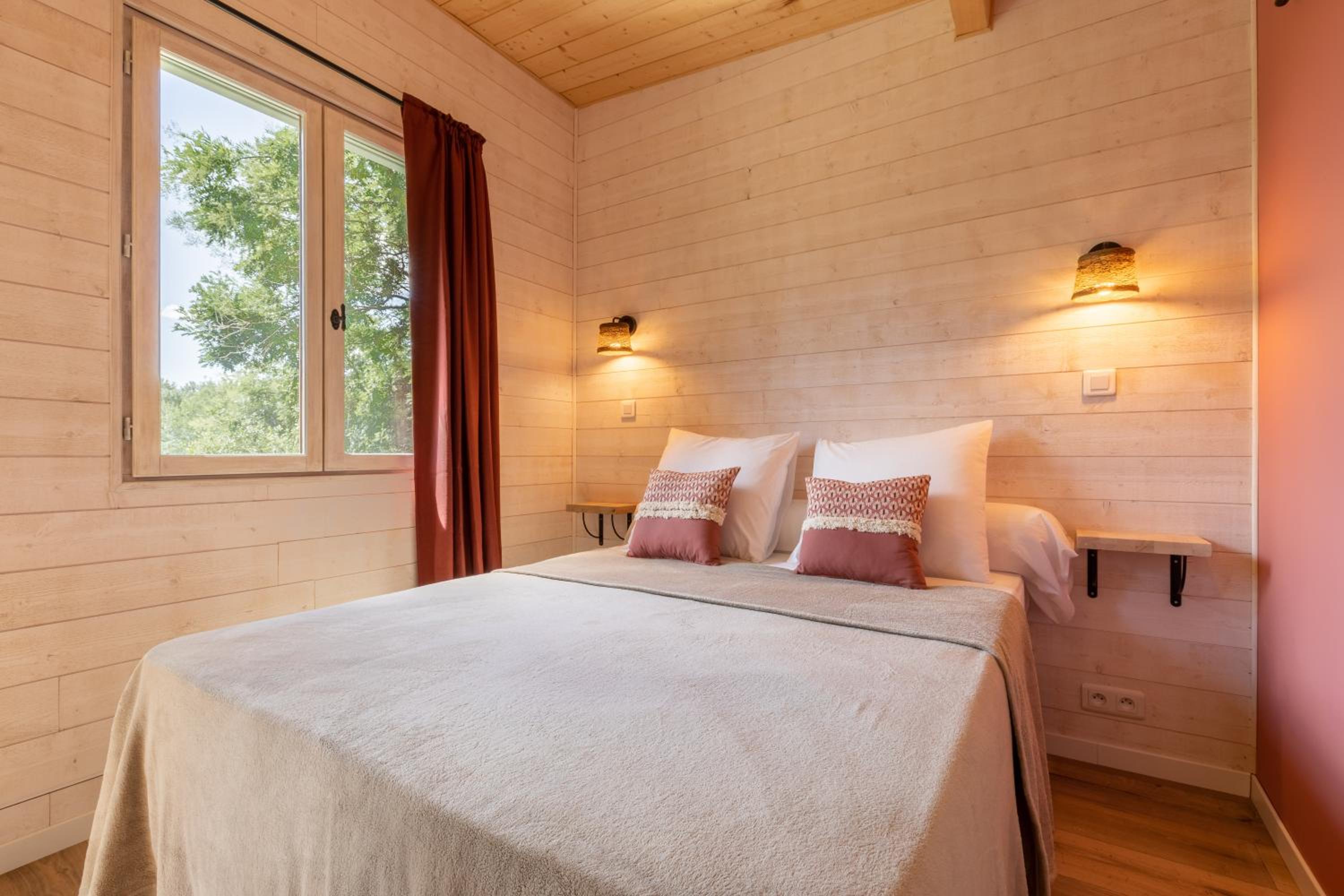 Le Mas des Cerisiers JACUZZI et SAUNA inclus pour tous les logements