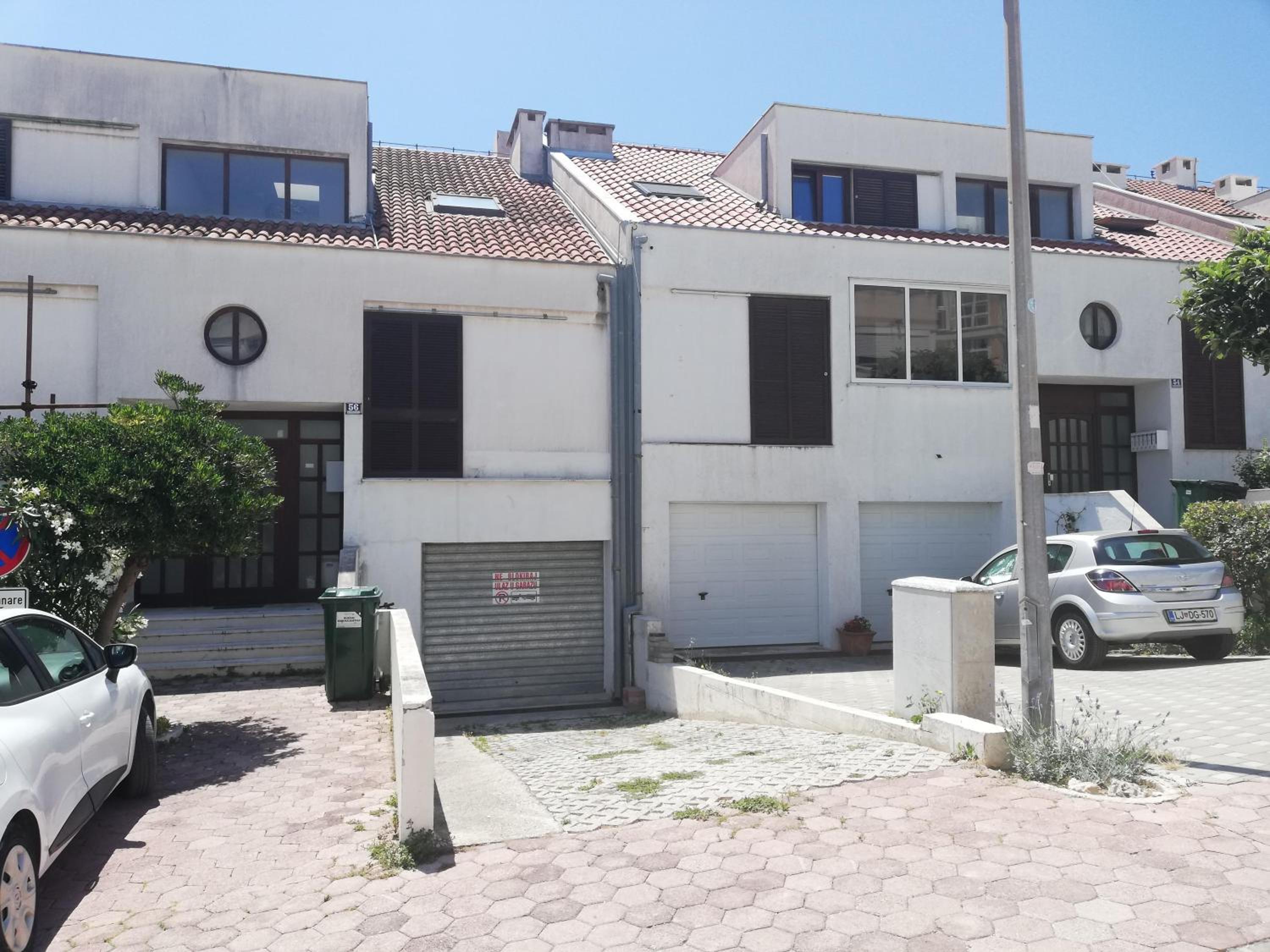 Sea view Apartment Reno w/garage