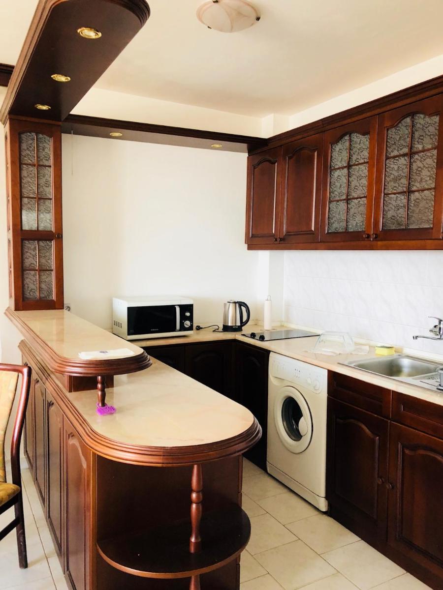 Sun Palace Apartments