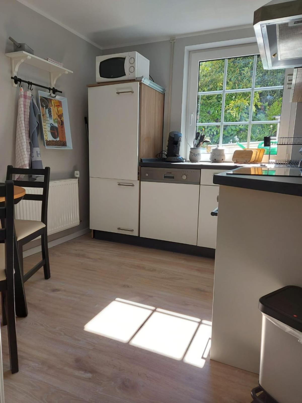 Schöne Maid view 5
