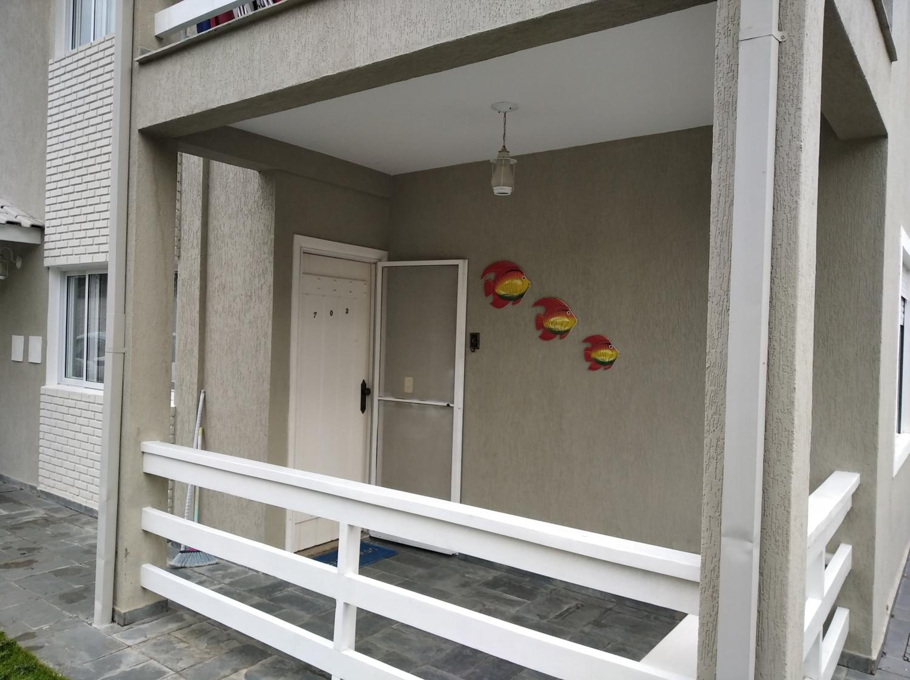 Apartamento térreo em maranduba com ar condicionado view 2