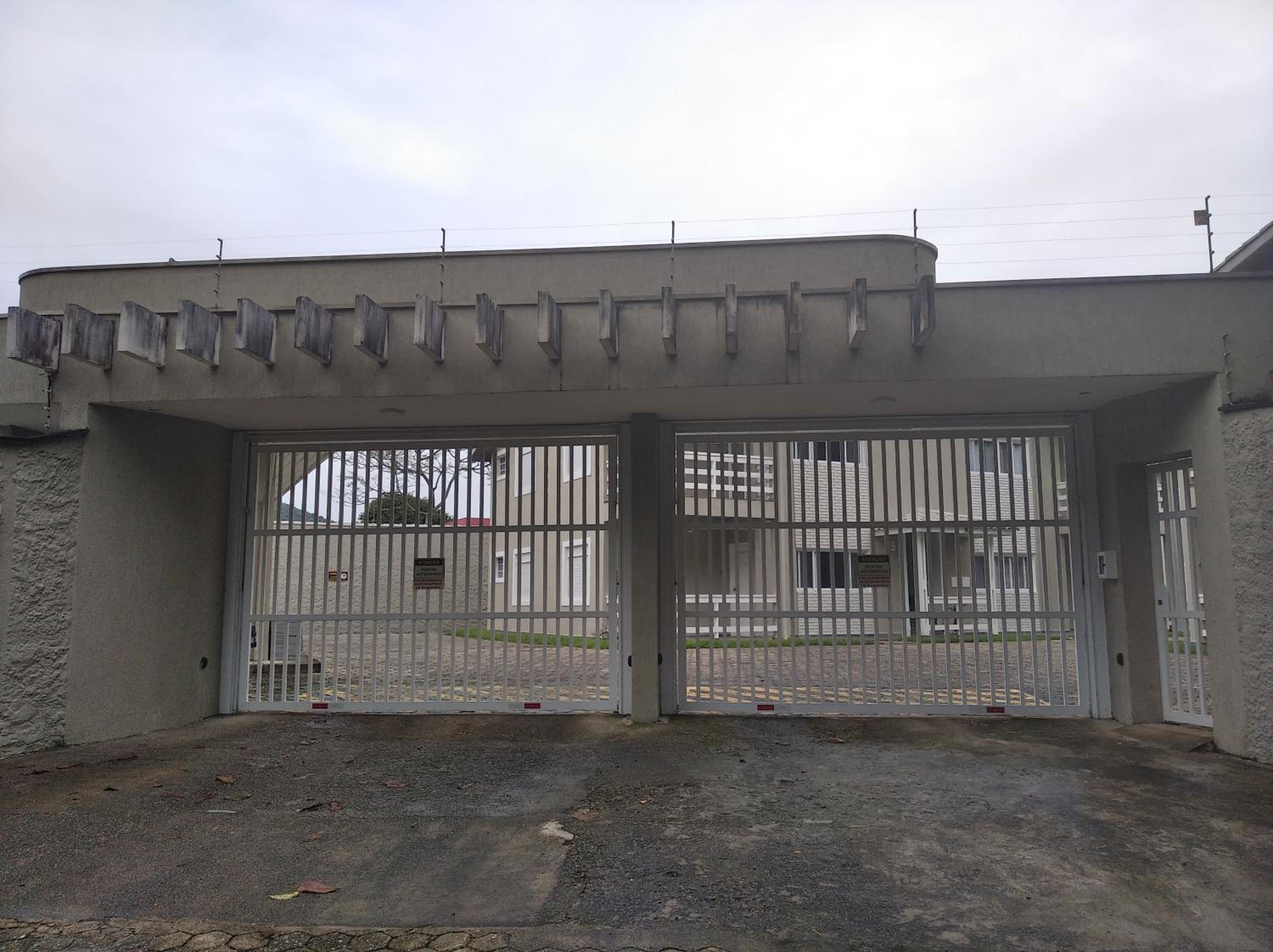 Apartamento térreo em maranduba com ar condicionado view 4