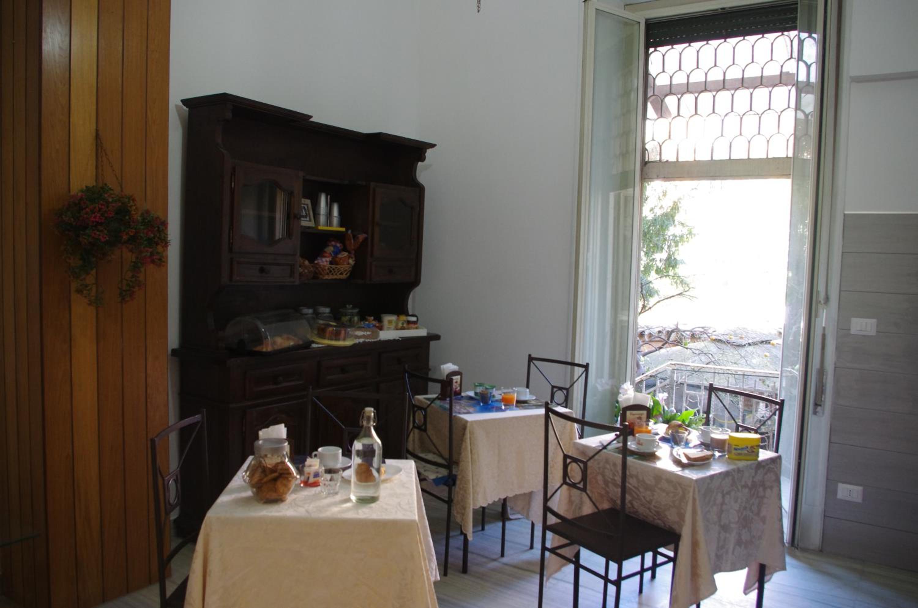 Tucci's Roma Guest House