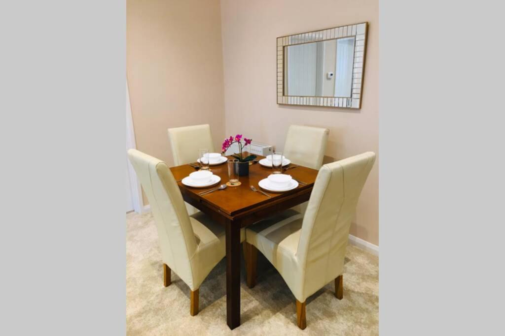 Private 1st Floor Apartment - Perfect for Port of Dover, Eurotunnel and Short Stays