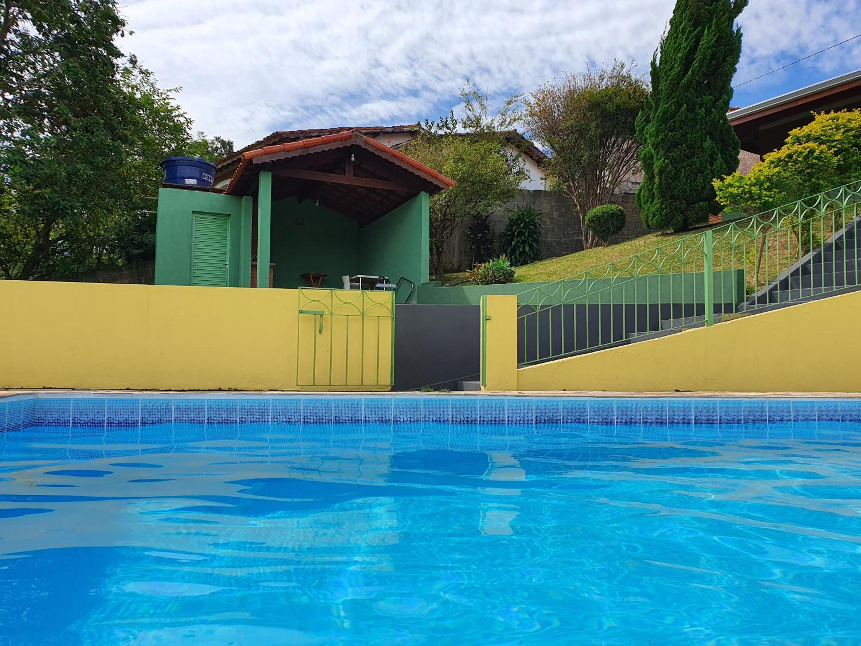 Chácara com piscina aquecida- Perdões