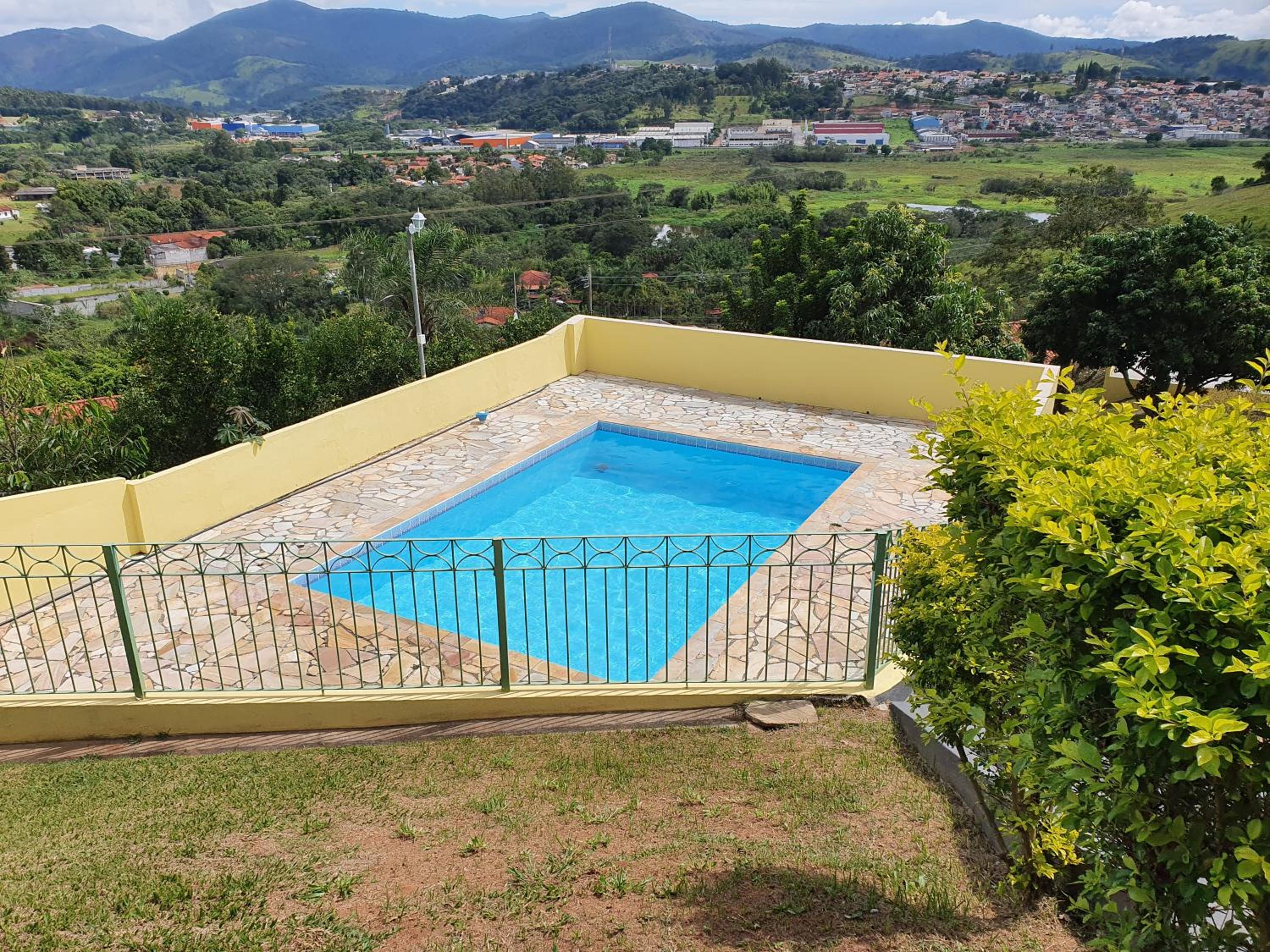 Chácara com piscina aquecida- Perdões