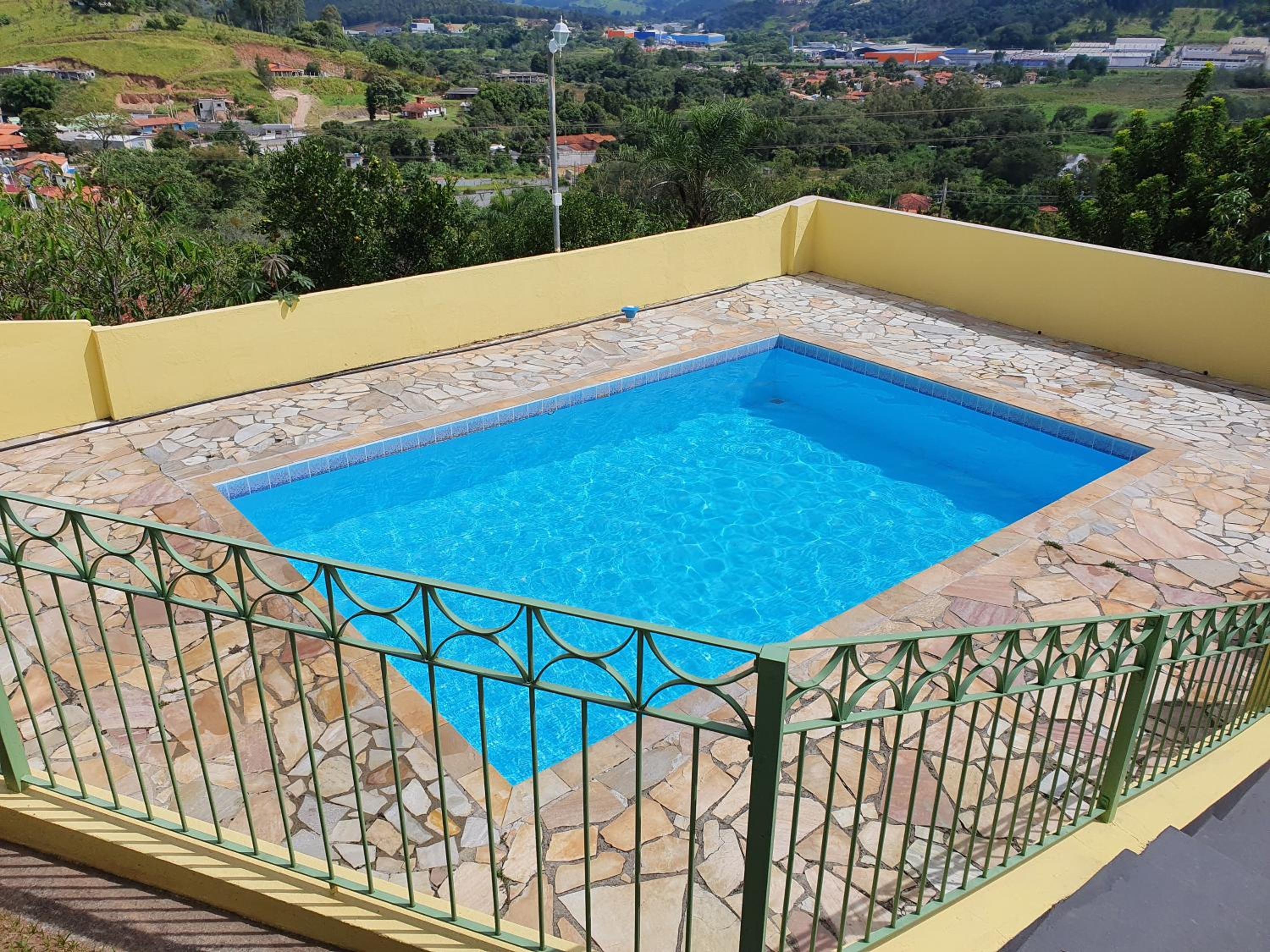 Chácara com piscina aquecida- Perdões