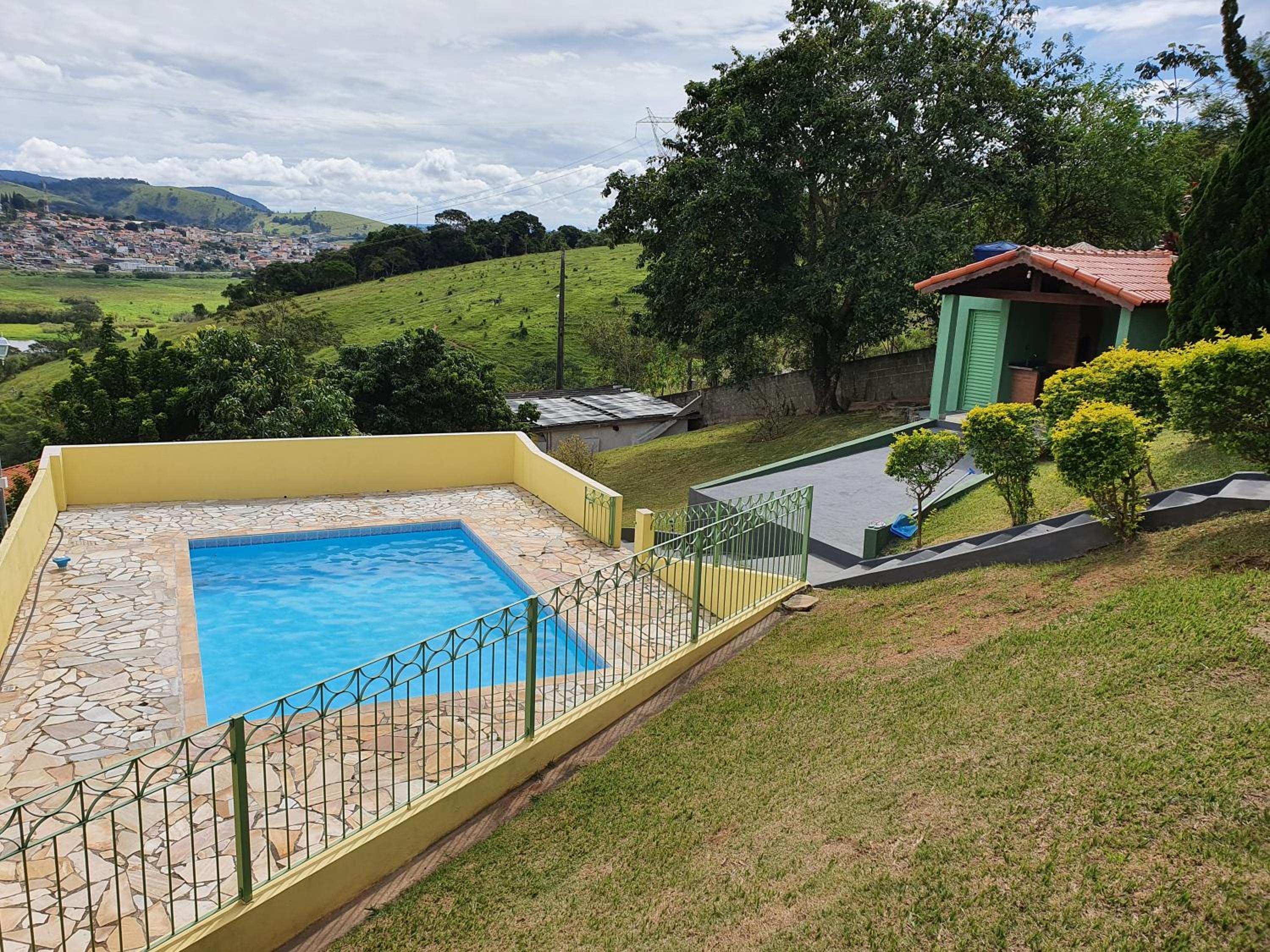 Chácara com piscina aquecida- Perdões