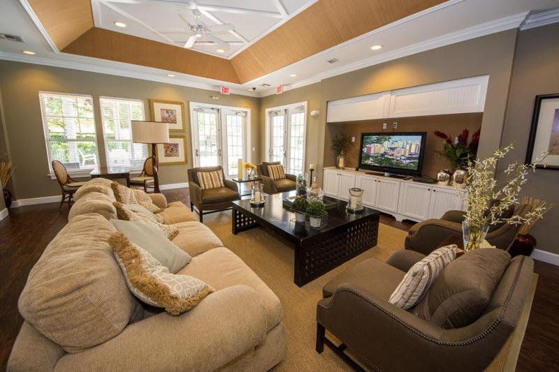 HAPPY PORT, your home very close to entertainment