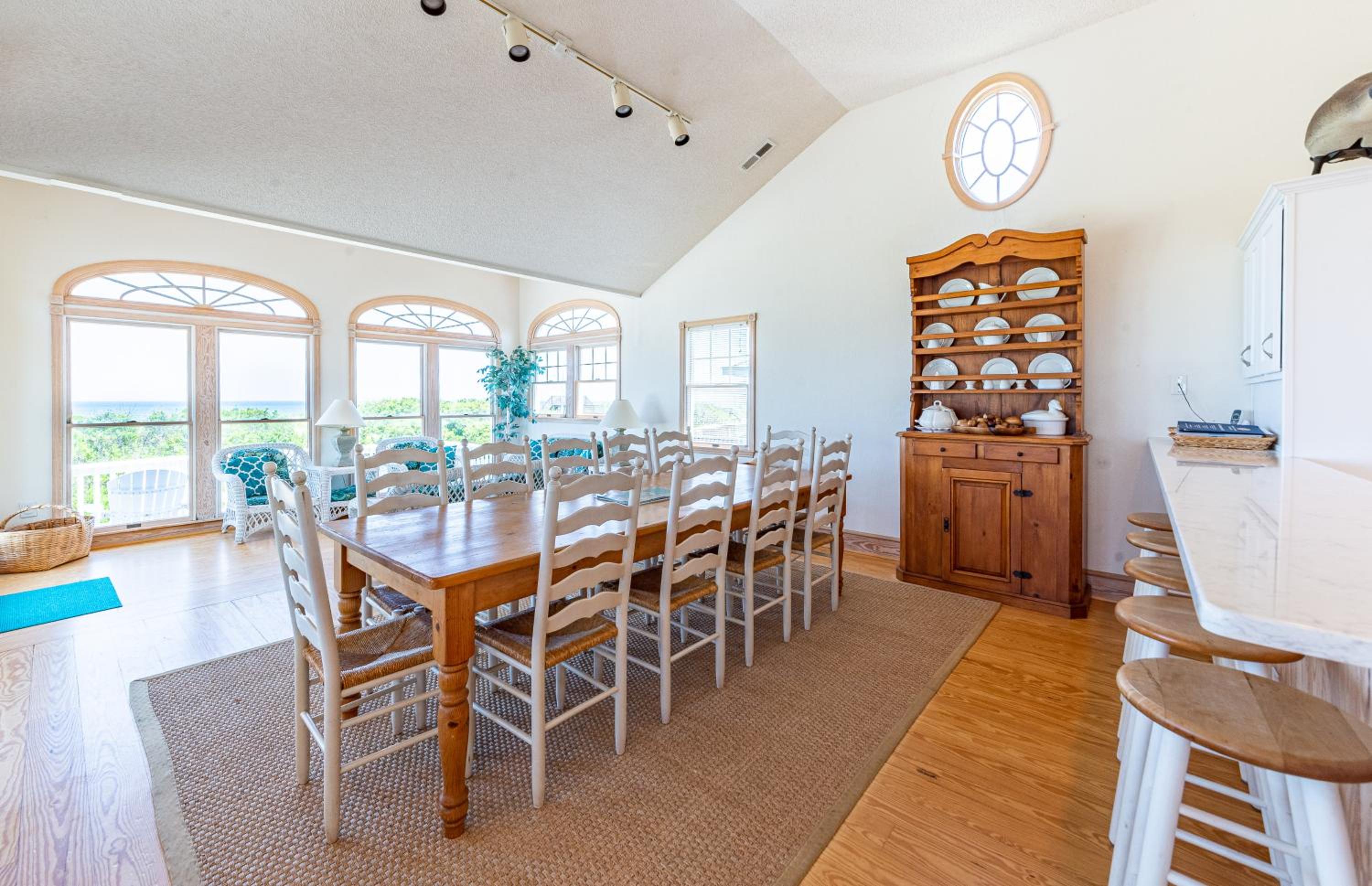 Sandscape - Corolla, Crown Point, Oceanfront, Steps to Beach, Hot Tub, Pool Table, Community Pool