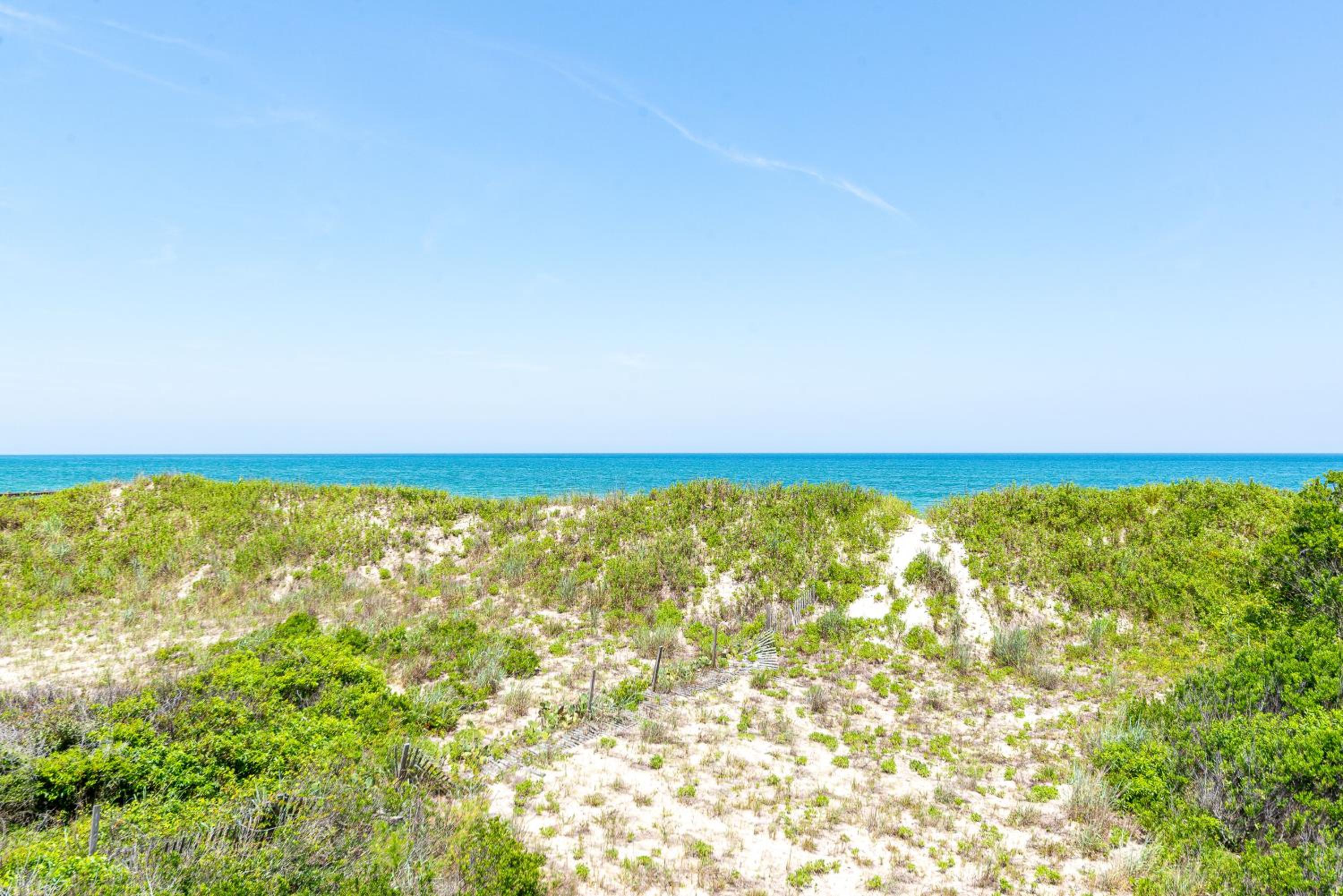 Sandscape - Corolla, Crown Point, Oceanfront, Steps to Beach, Hot Tub, Pool Table, Community Pool