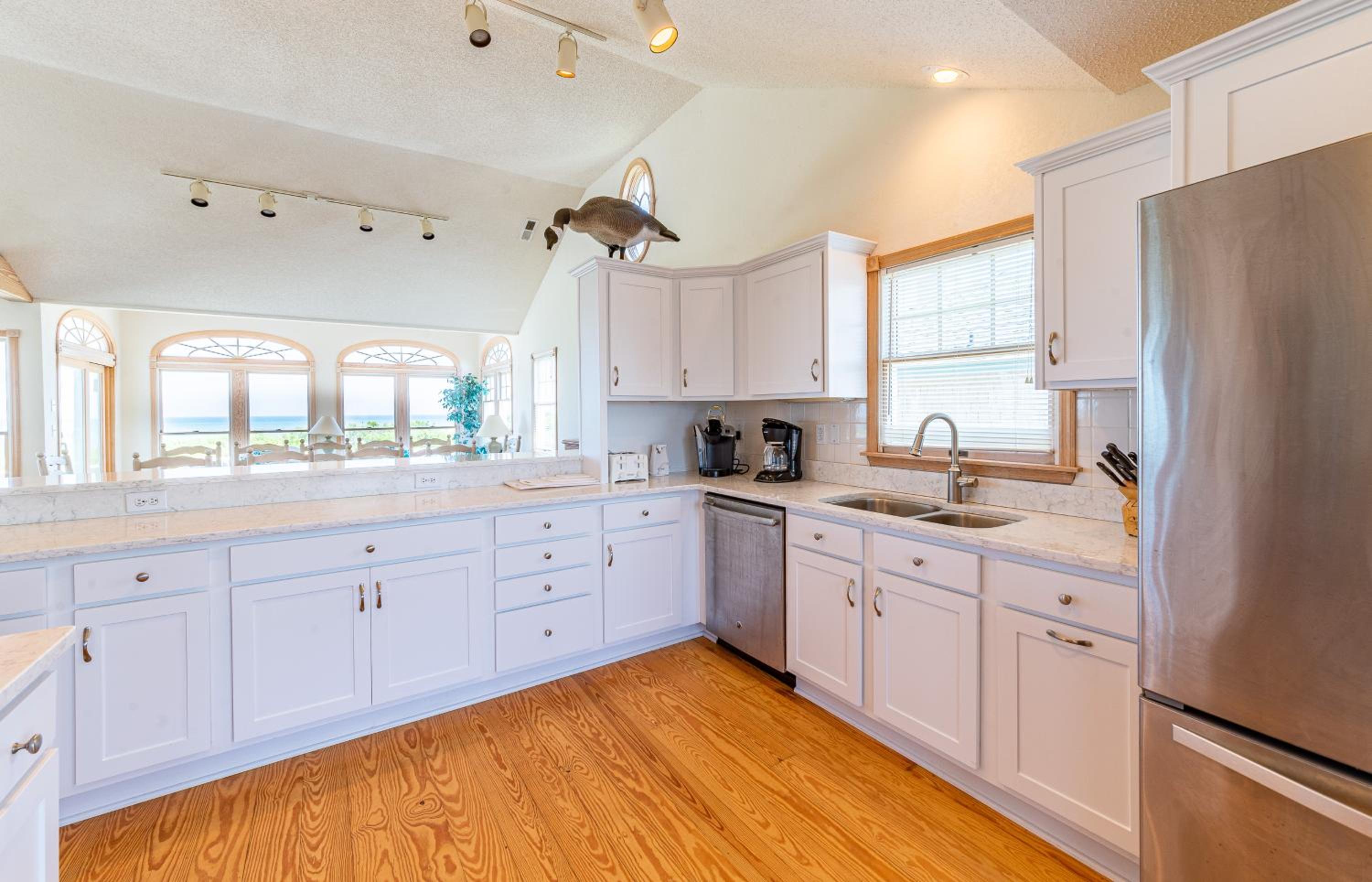 Sandscape - Corolla, Crown Point, Oceanfront, Steps to Beach, Hot Tub, Pool Table, Community Pool