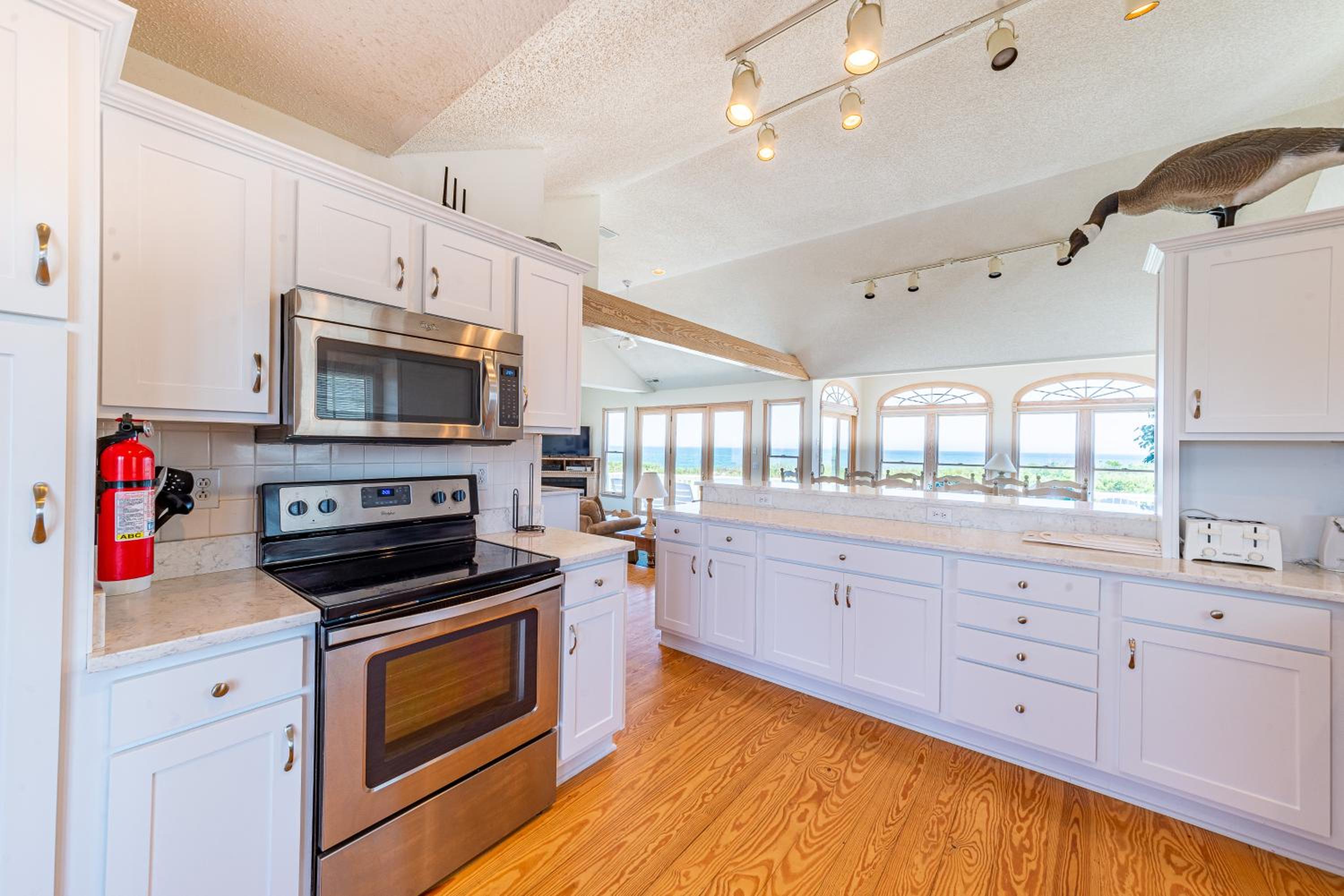 Sandscape - Corolla, Crown Point, Oceanfront, Steps to Beach, Hot Tub, Pool Table, Community Pool