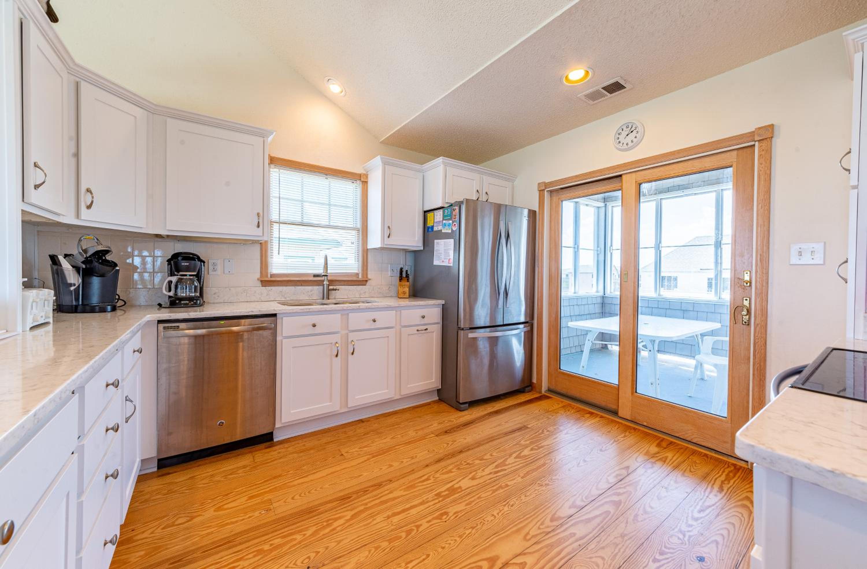 Sandscape - Corolla, Crown Point, Oceanfront, Steps to Beach, Hot Tub, Pool Table, Community Pool