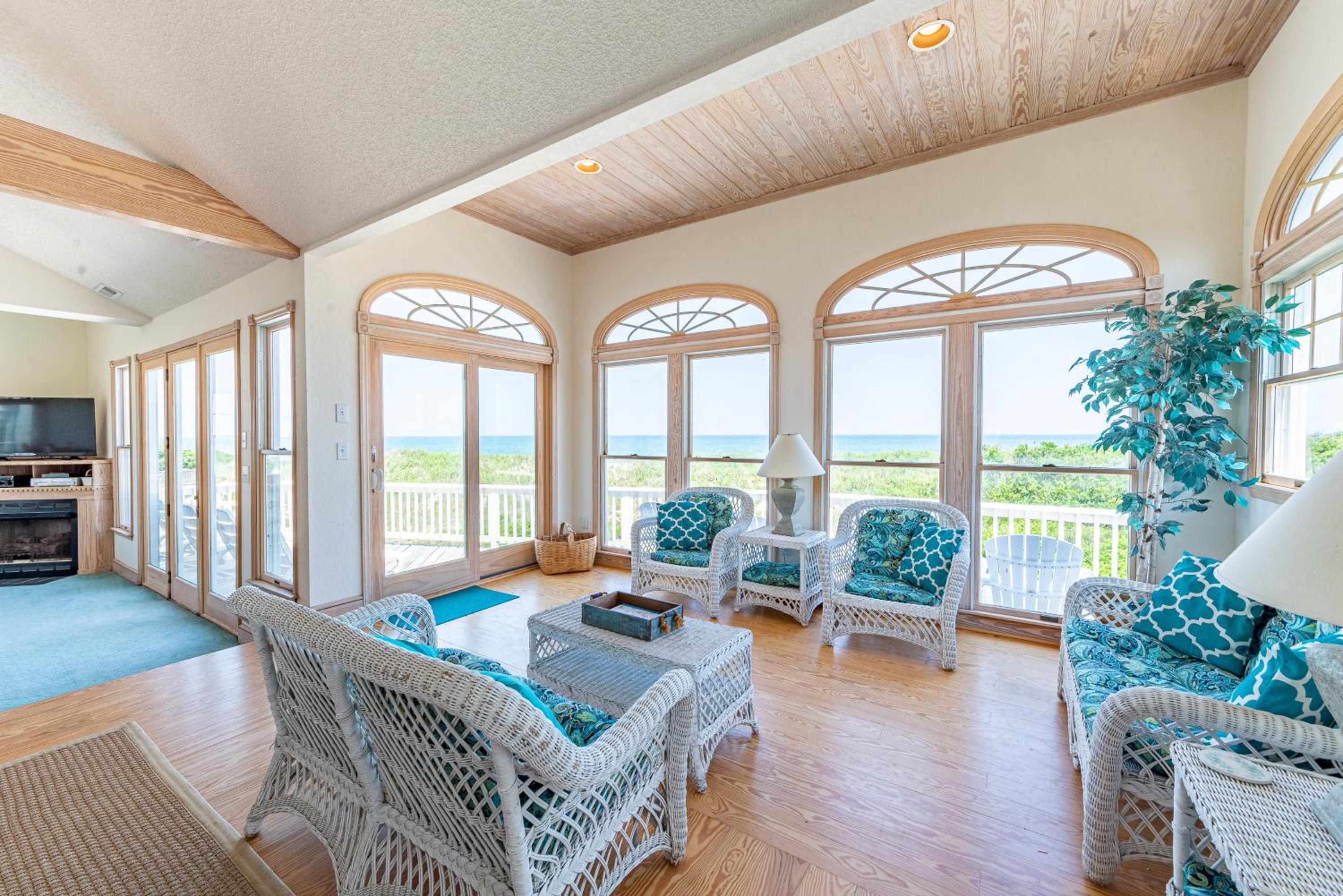Sandscape - Corolla, Crown Point, Oceanfront, Steps to Beach, Hot Tub, Pool Table, Community Pool