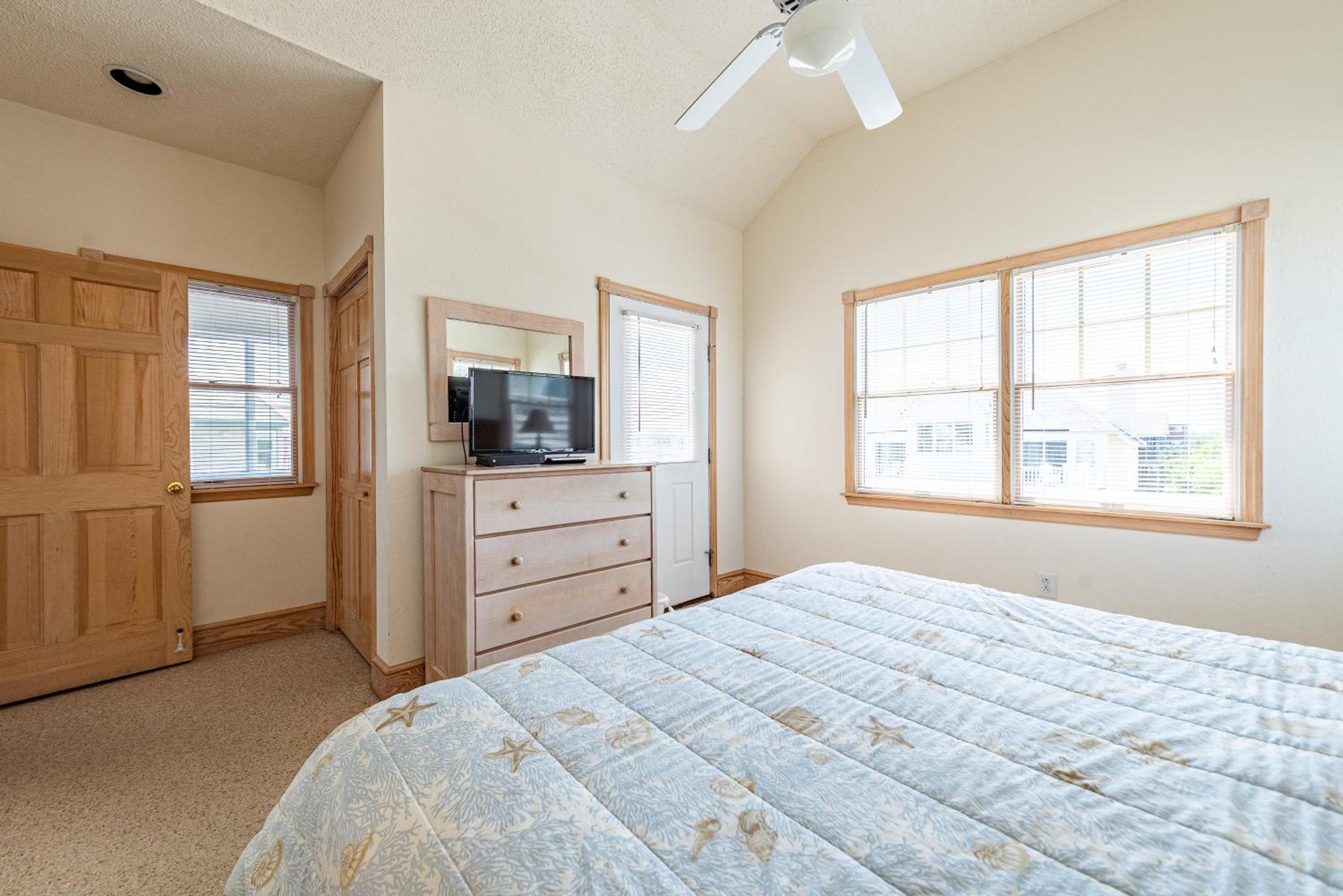 Sandscape - Corolla, Crown Point, Oceanfront, Steps to Beach, Hot Tub, Pool Table, Community Pool