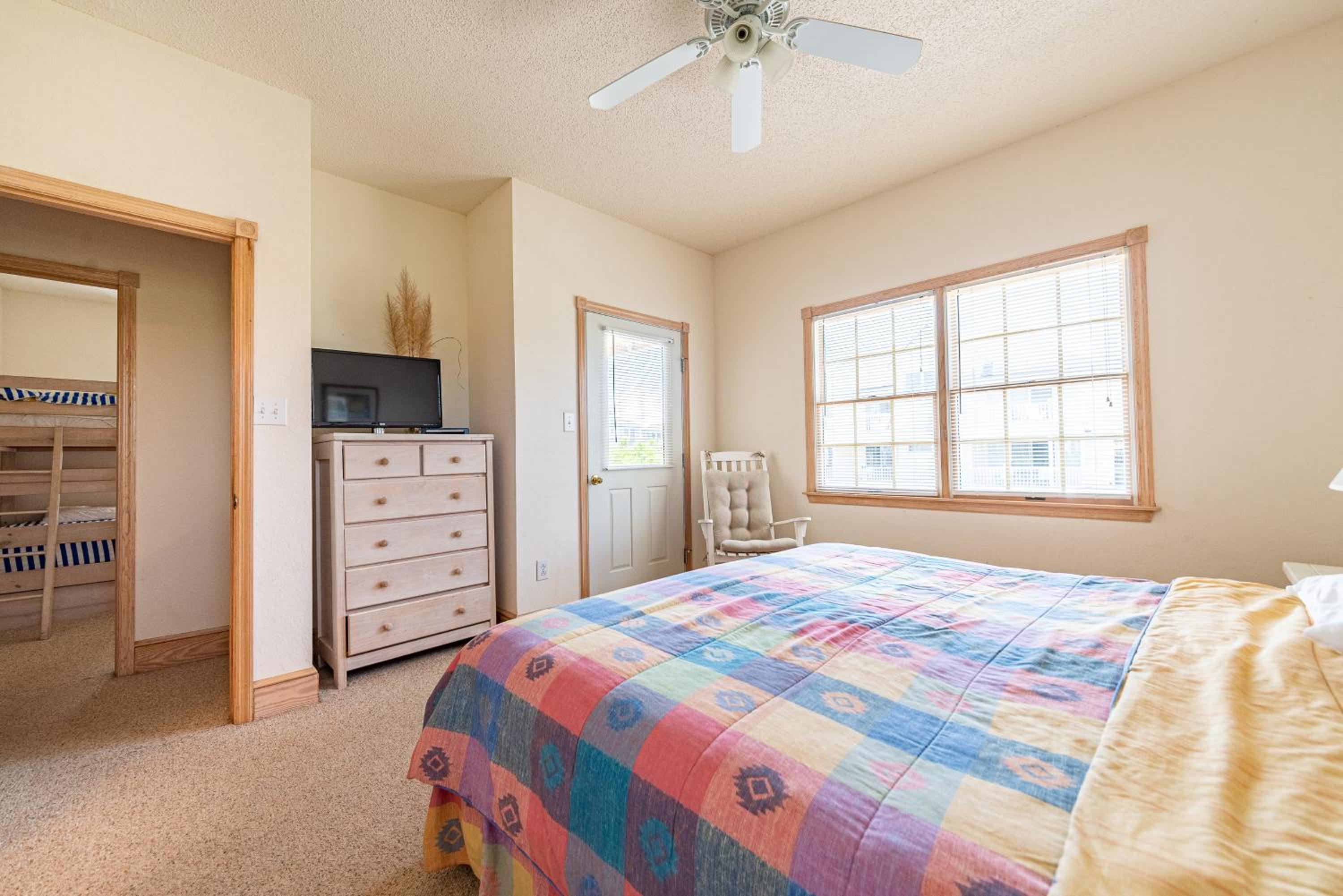 Sandscape - Corolla, Crown Point, Oceanfront, Steps to Beach, Hot Tub, Pool Table, Community Pool