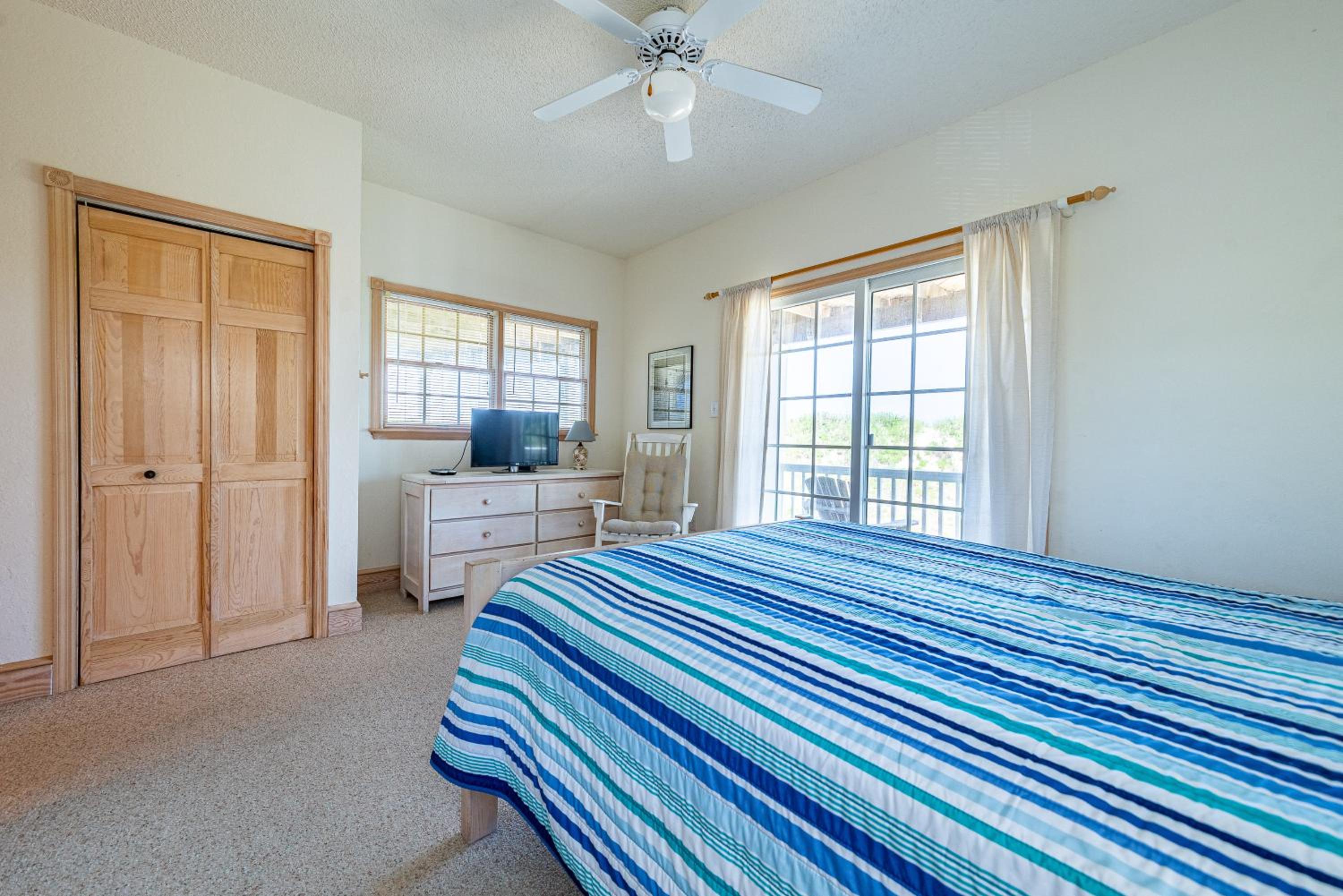 Sandscape - Corolla, Crown Point, Oceanfront, Steps to Beach, Hot Tub, Pool Table, Community Pool