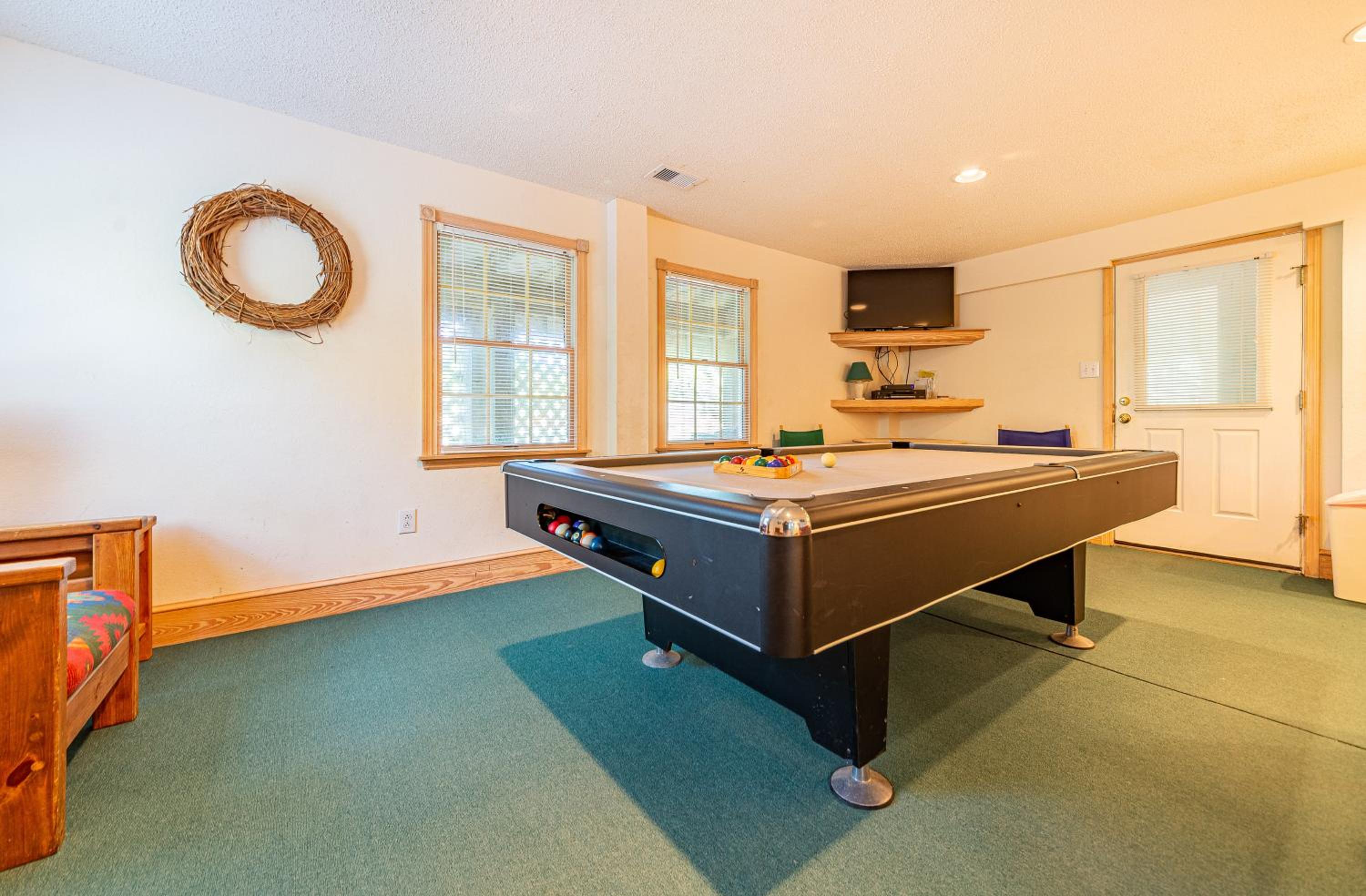Sandscape - Corolla, Crown Point, Oceanfront, Steps to Beach, Hot Tub, Pool Table, Community Pool