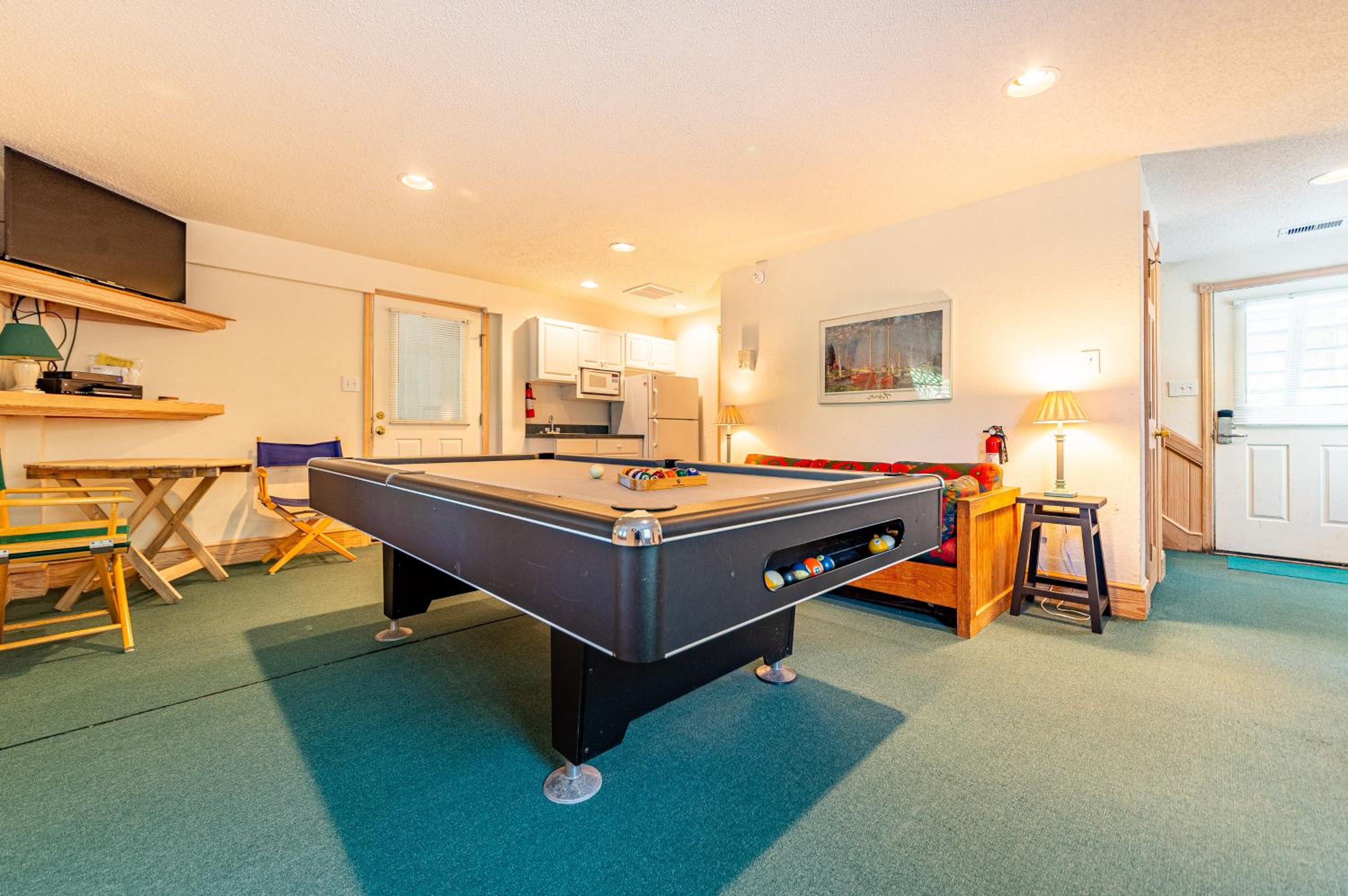 Sandscape - Corolla, Crown Point, Oceanfront, Steps to Beach, Hot Tub, Pool Table, Community Pool