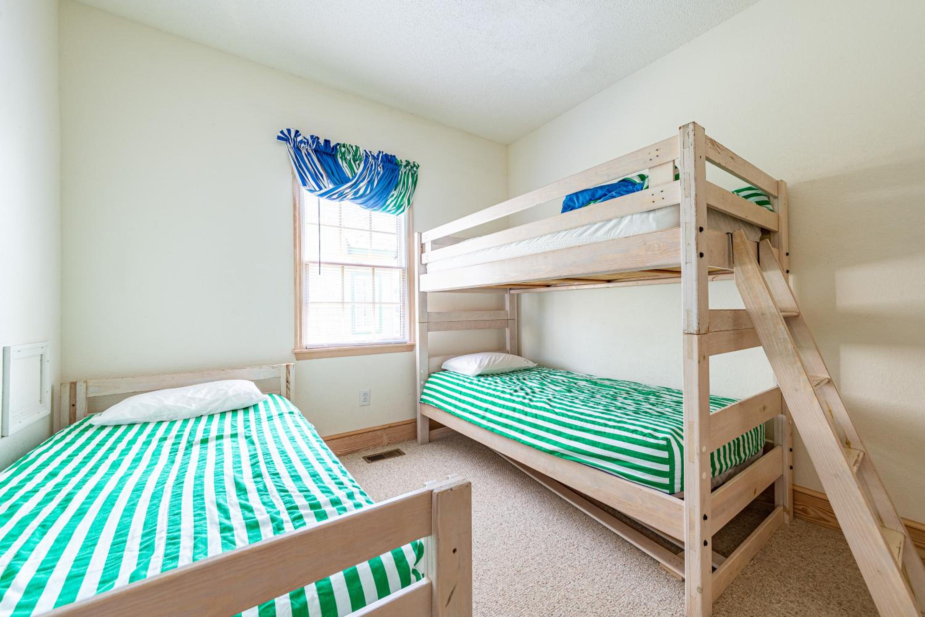 Sandscape - Corolla, Crown Point, Oceanfront, Steps to Beach, Hot Tub, Pool Table, Community Pool