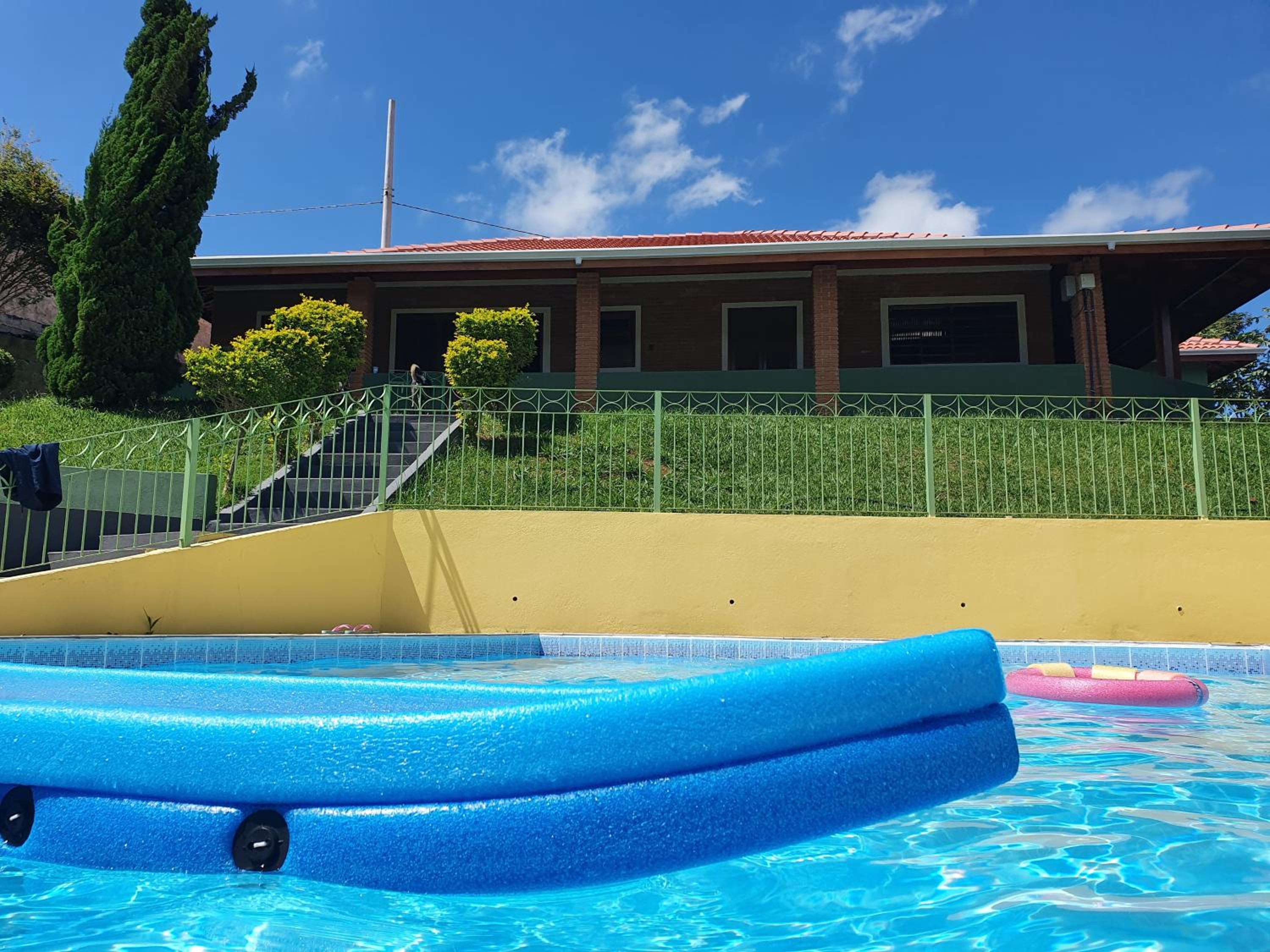 Chácara com piscina aquecida- Perdões