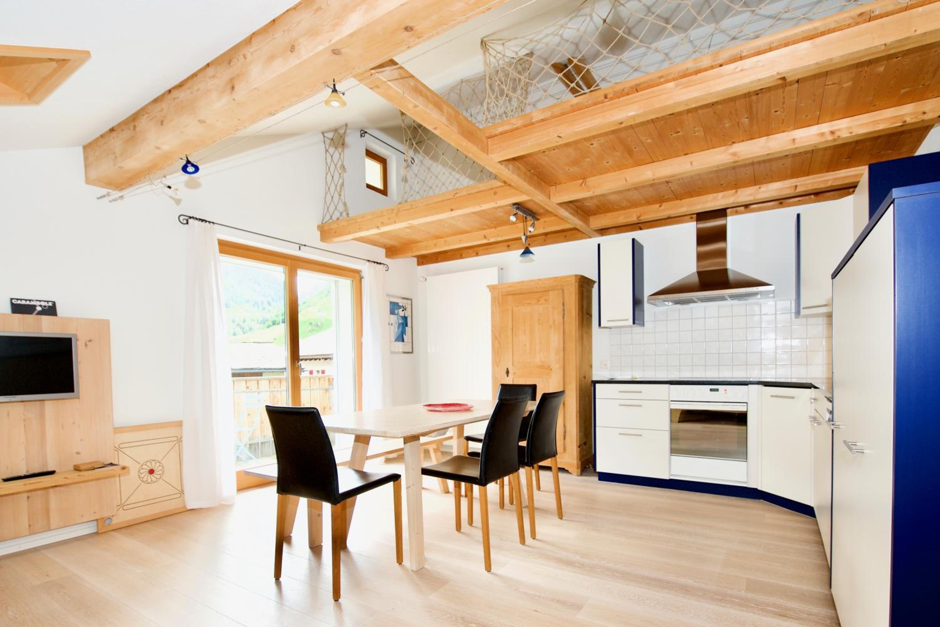 Stilvolle Dachwohnung für 4 im Thermenort Vals view 2