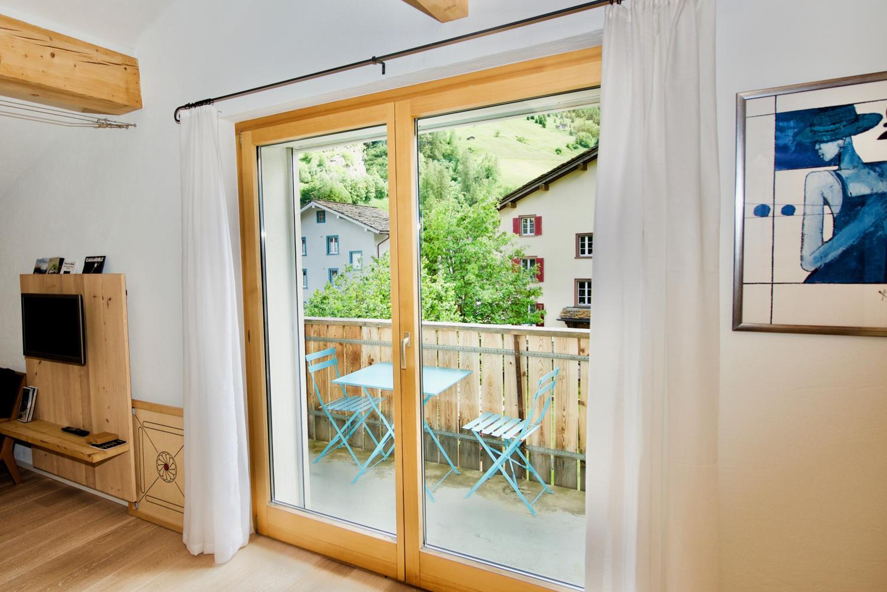 Stilvolle Dachwohnung für 4 im Thermenort Vals view 3