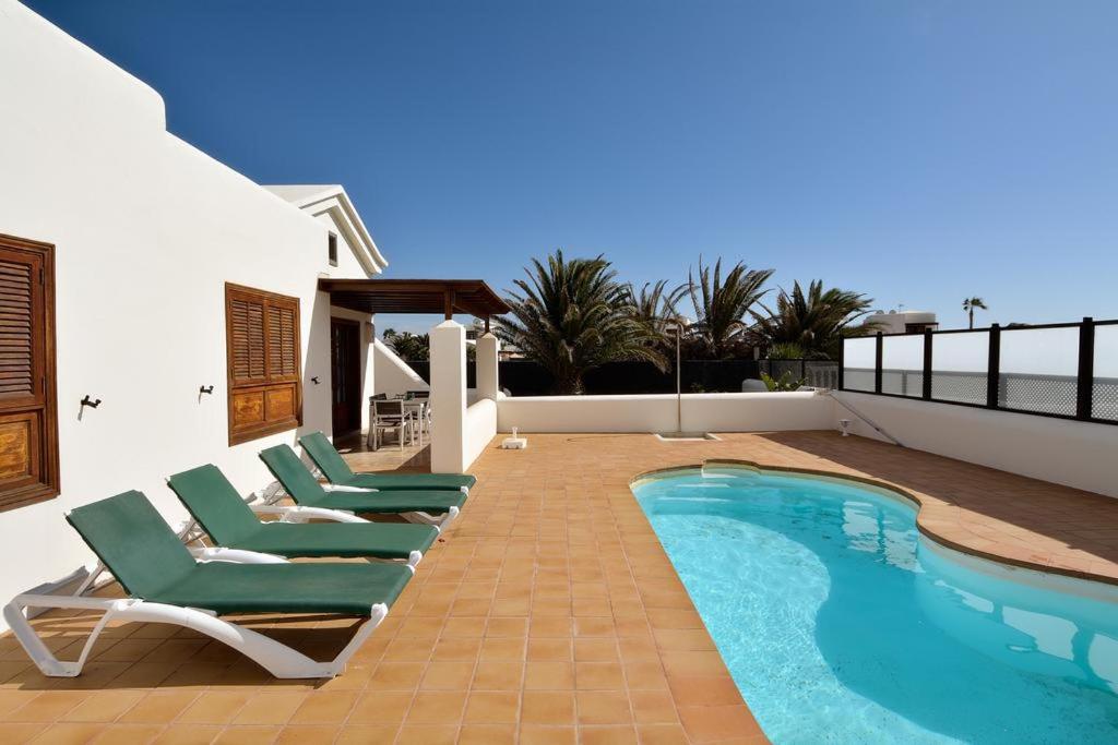 Private Villa with pool Faro Park view 5