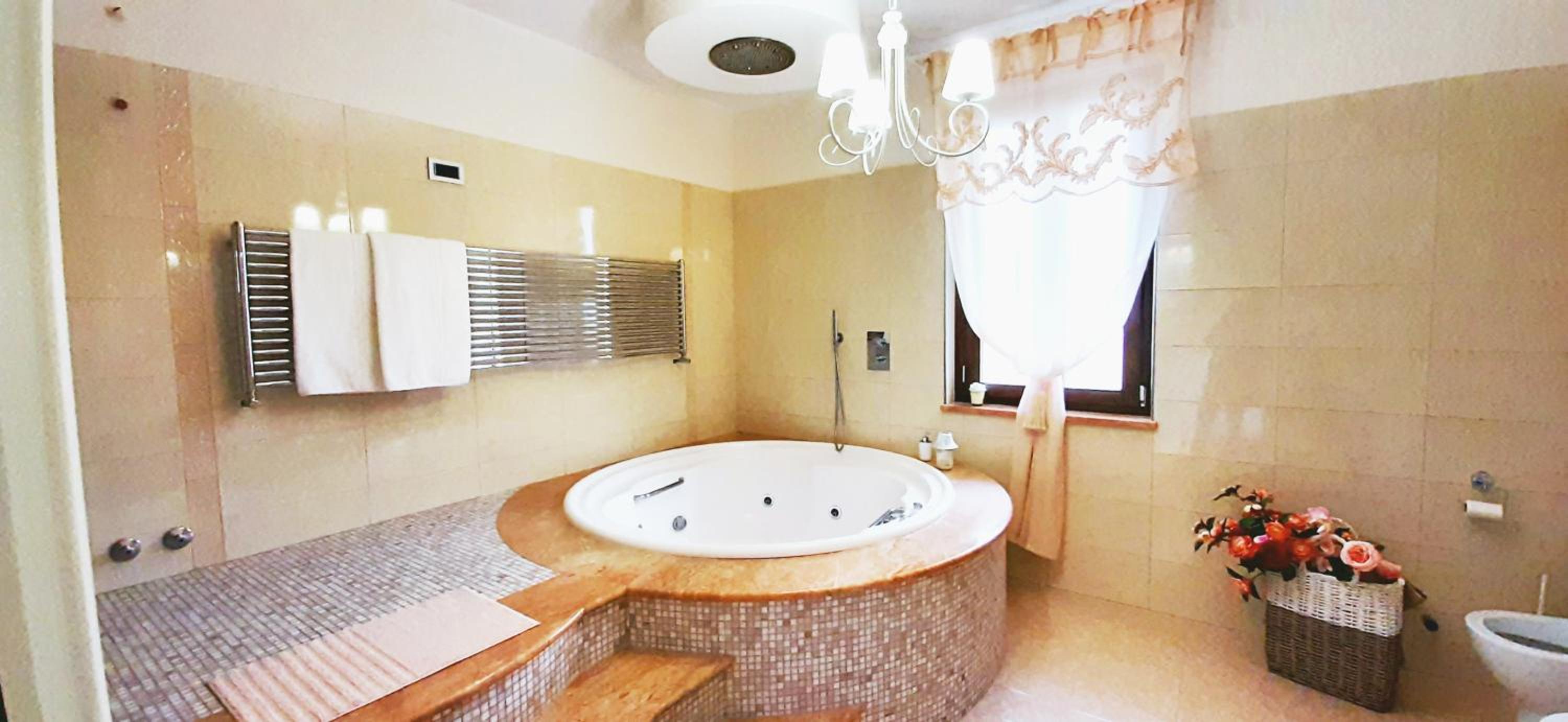 Villa Arya en Saviano — bathroom
