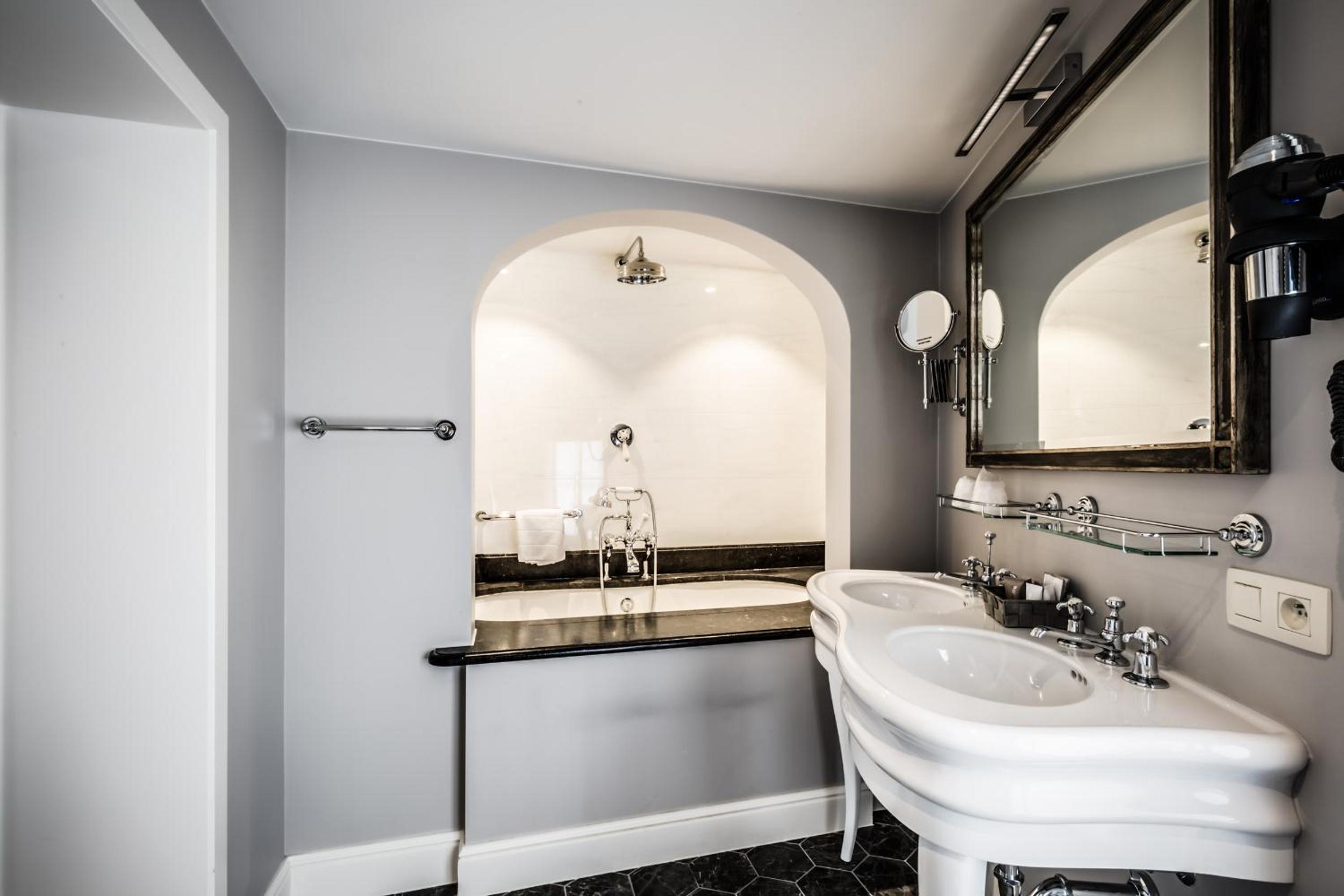 Bruges Vacations - Boutique Hotel De Castillion - Small elegant family hotel - Property Image 48