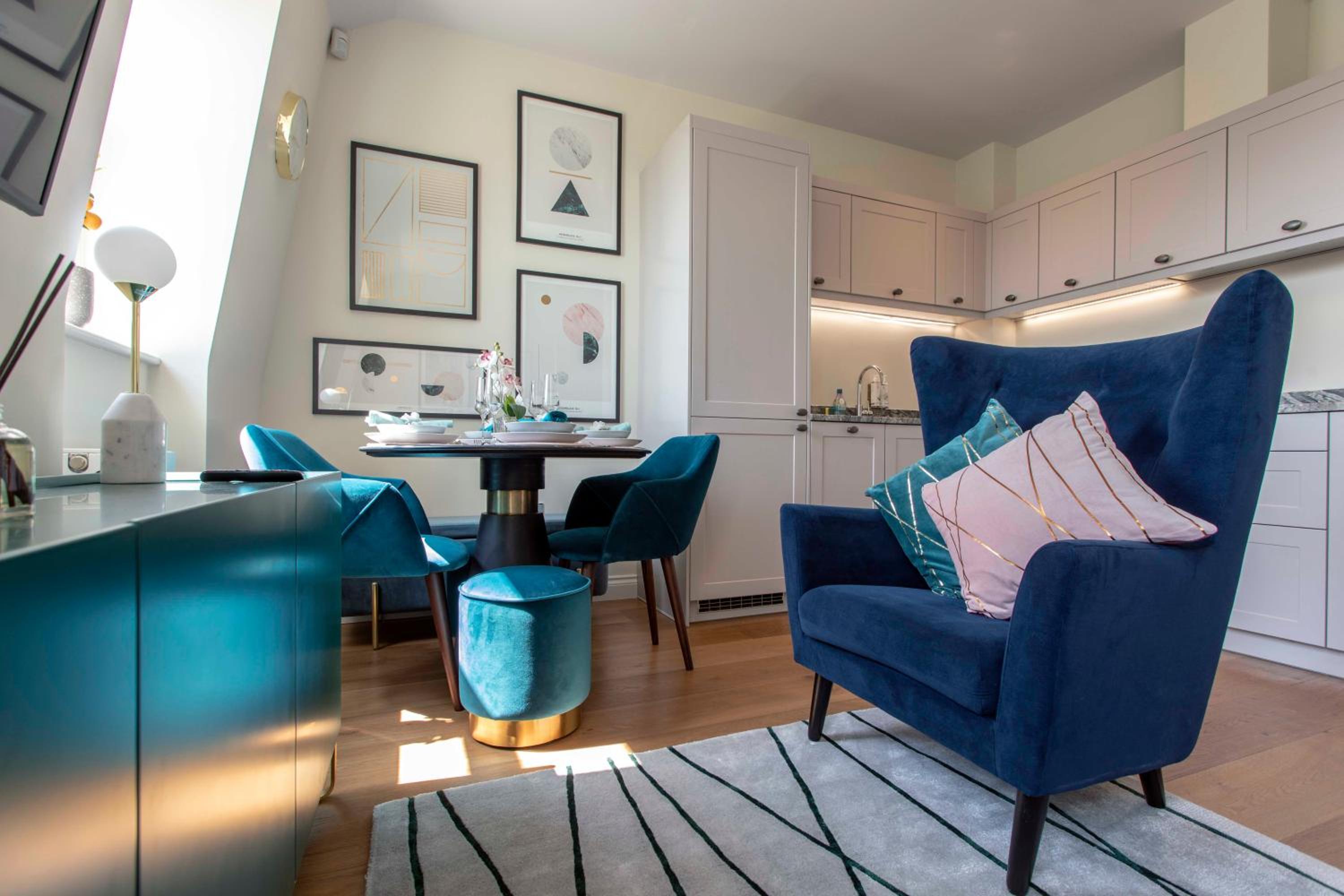 Beautiful, modern 1 bedroom luxury apartment with free allocated onsite parking in Hope Place Bath, City Centre with Beautiful City Views, a stones throw f view 2