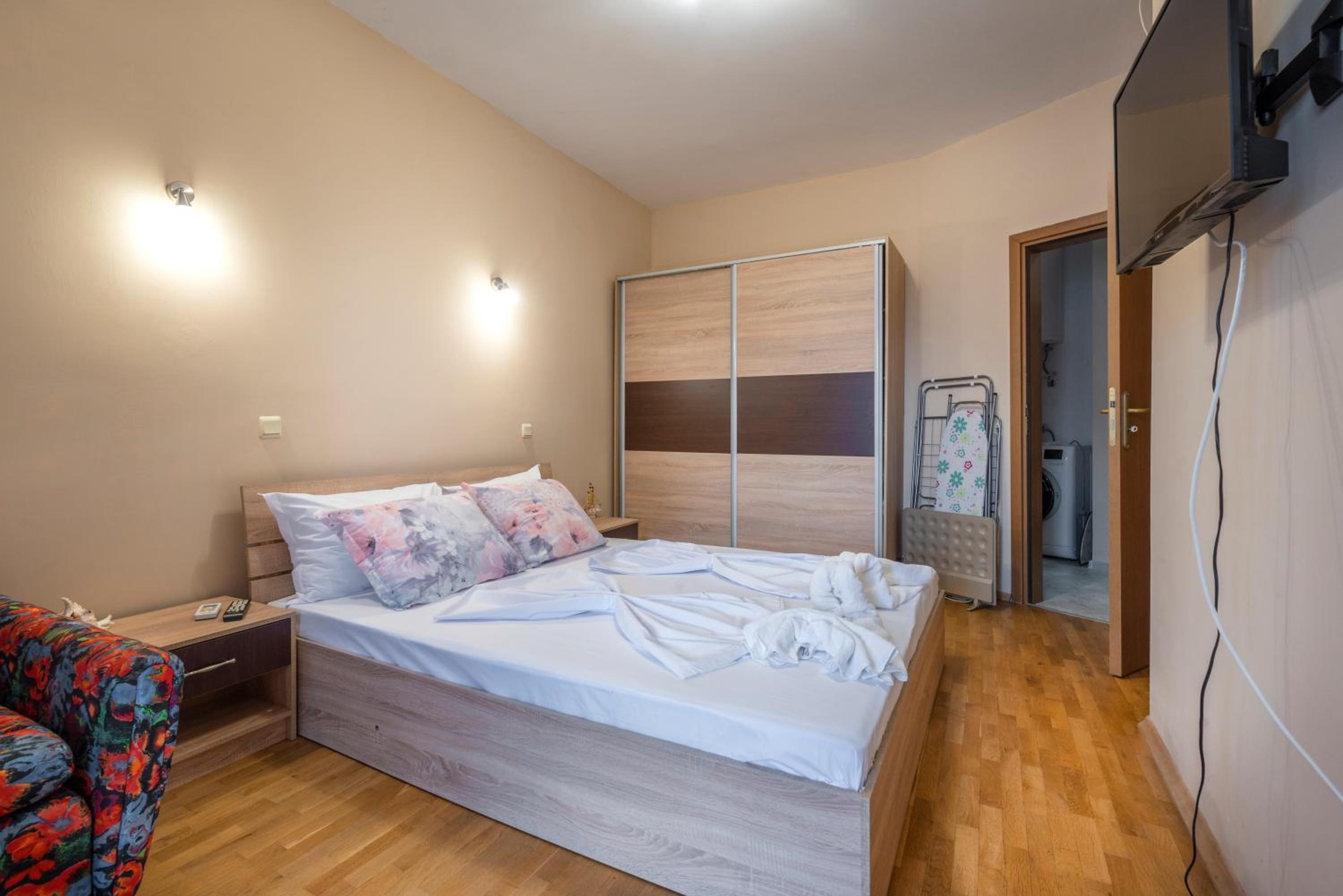 Azure Pretty Apartment TOP Location near Sea Garden