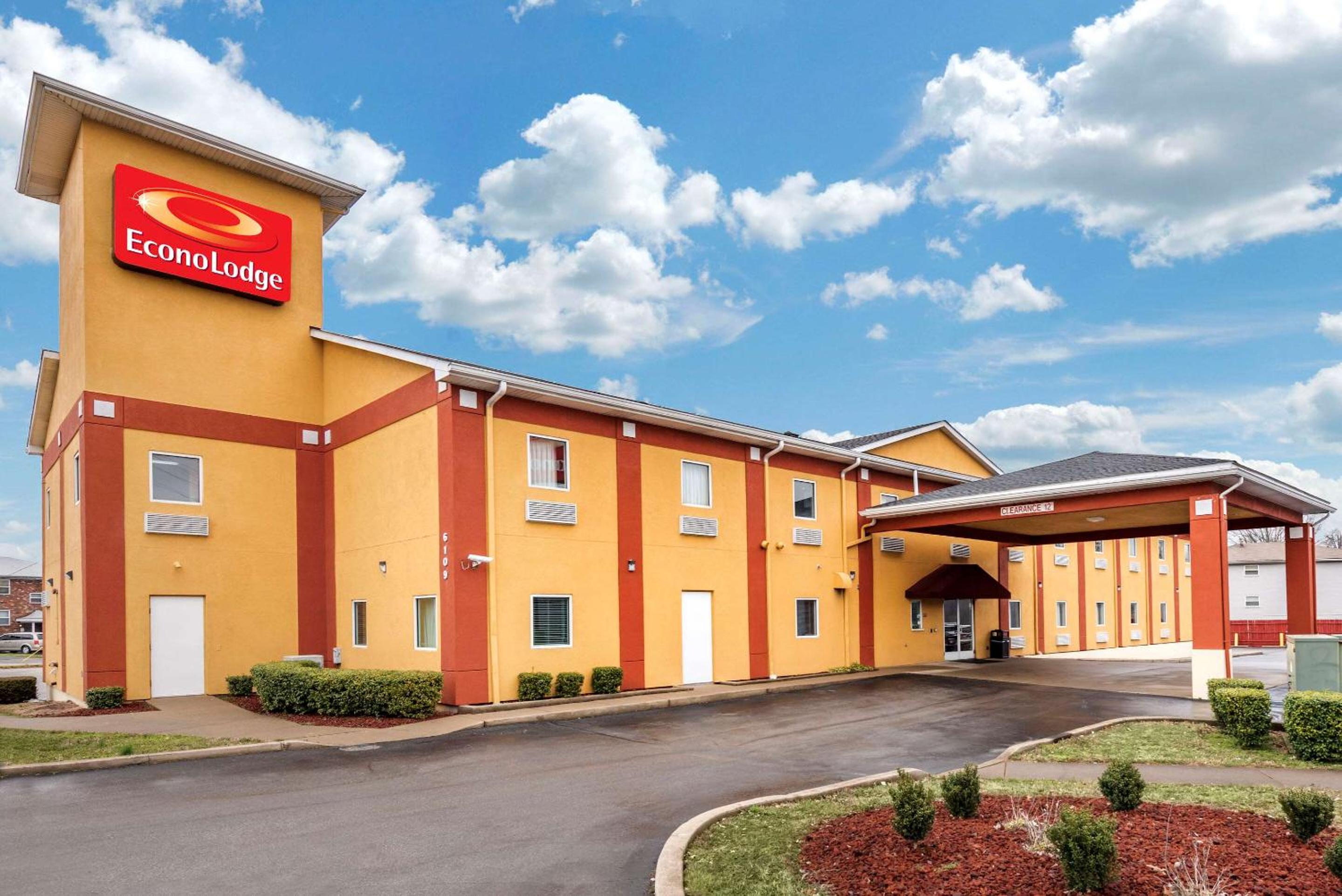 Econo Lodge Louisville Airport view 2