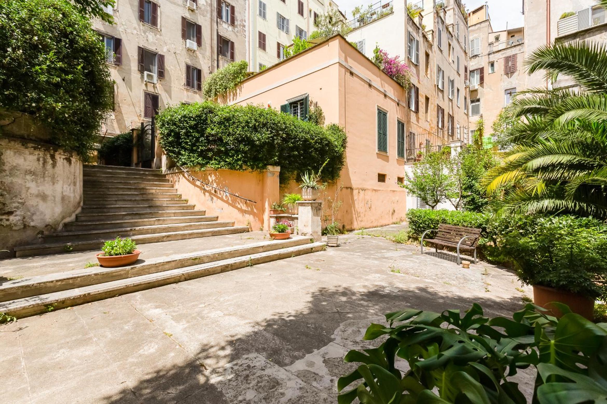 Tasso Street 102