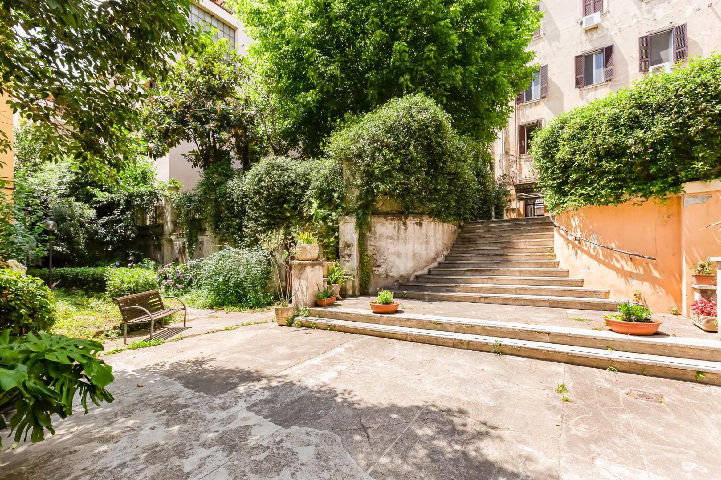 Tasso Street 102