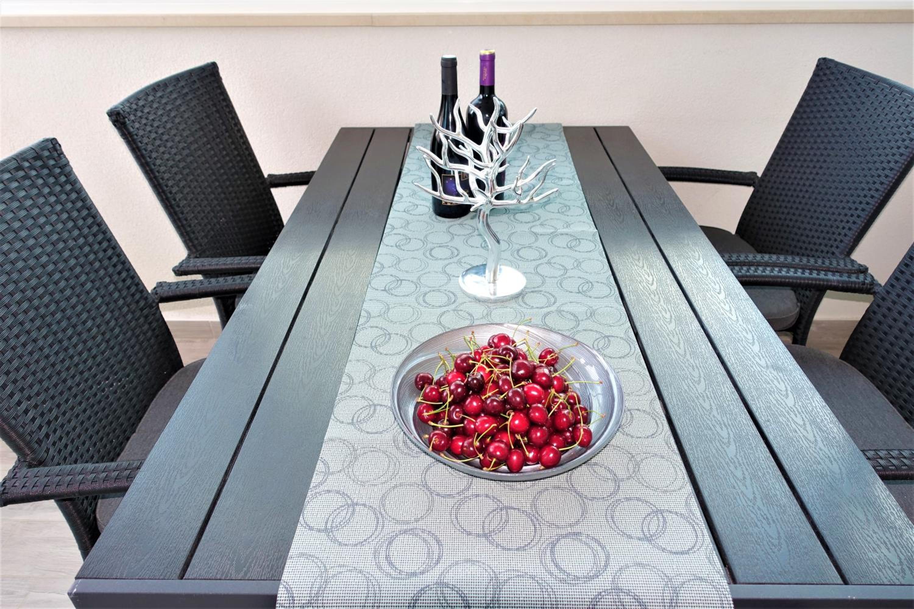 New and modern apartment Karavona Bol view 4